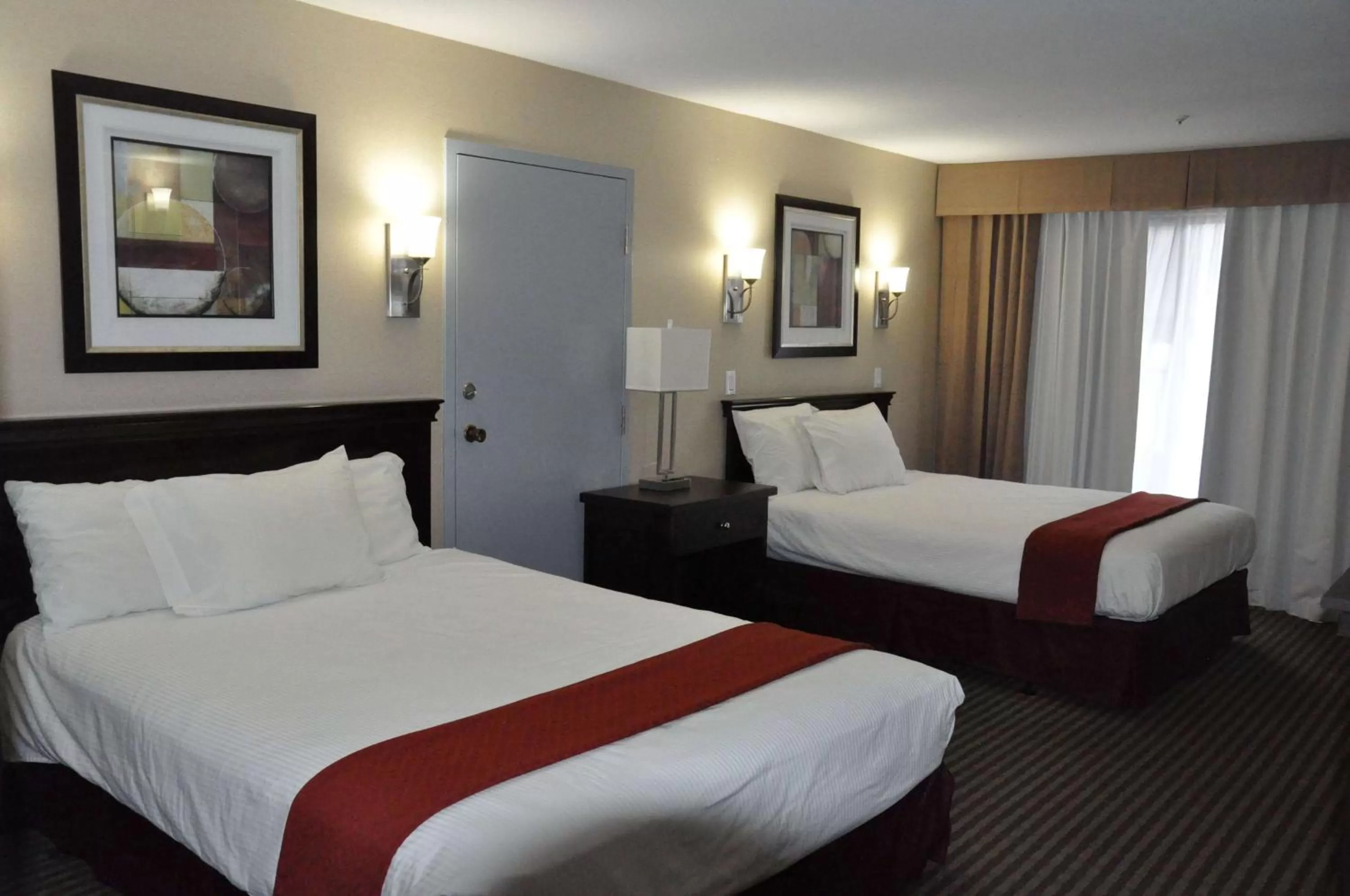 Queen Room with Two Queen Beds - Non-Smoking in Ramada by Wyndham Abbotsford