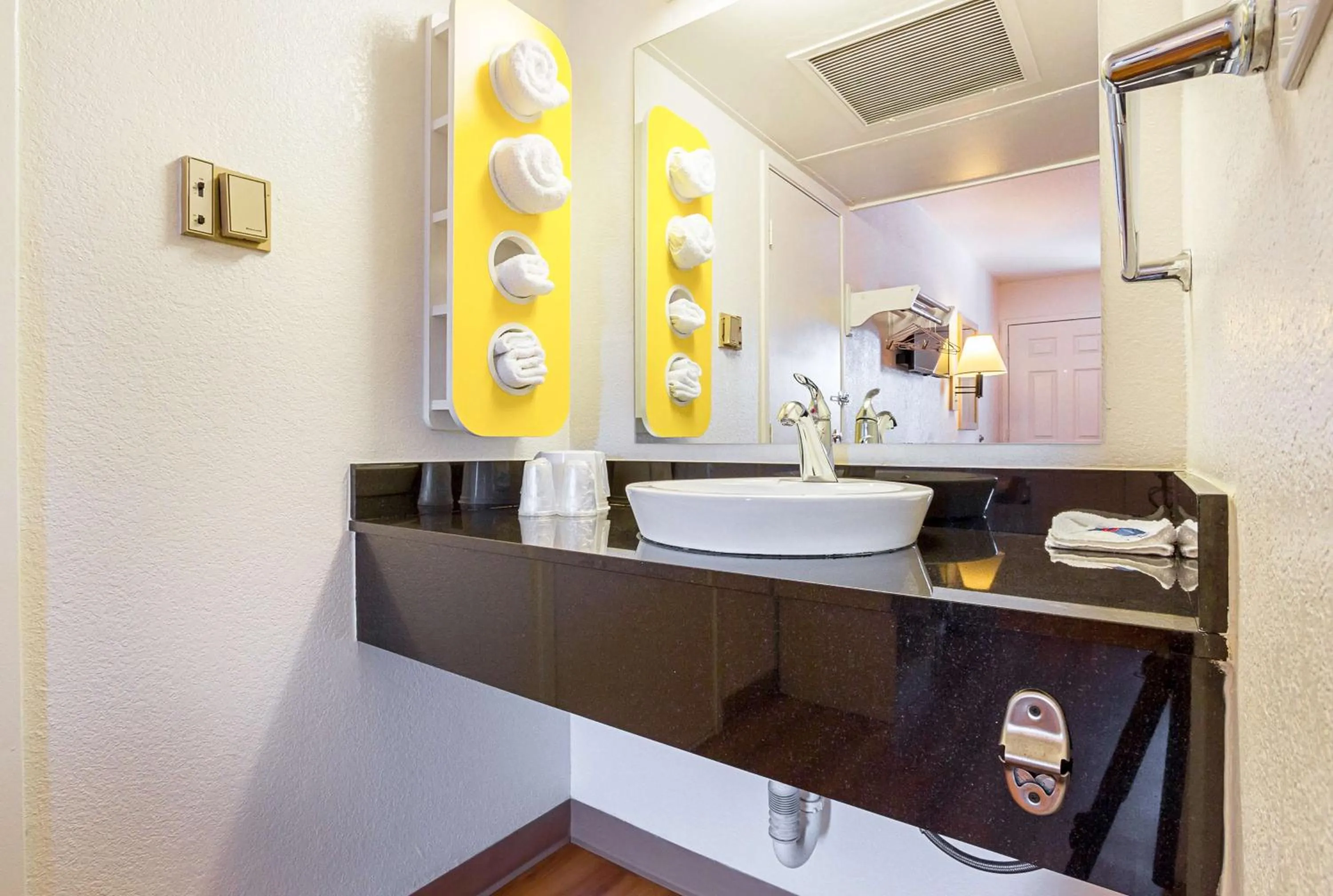 Quadruple Room in Motel 6 Mesa North