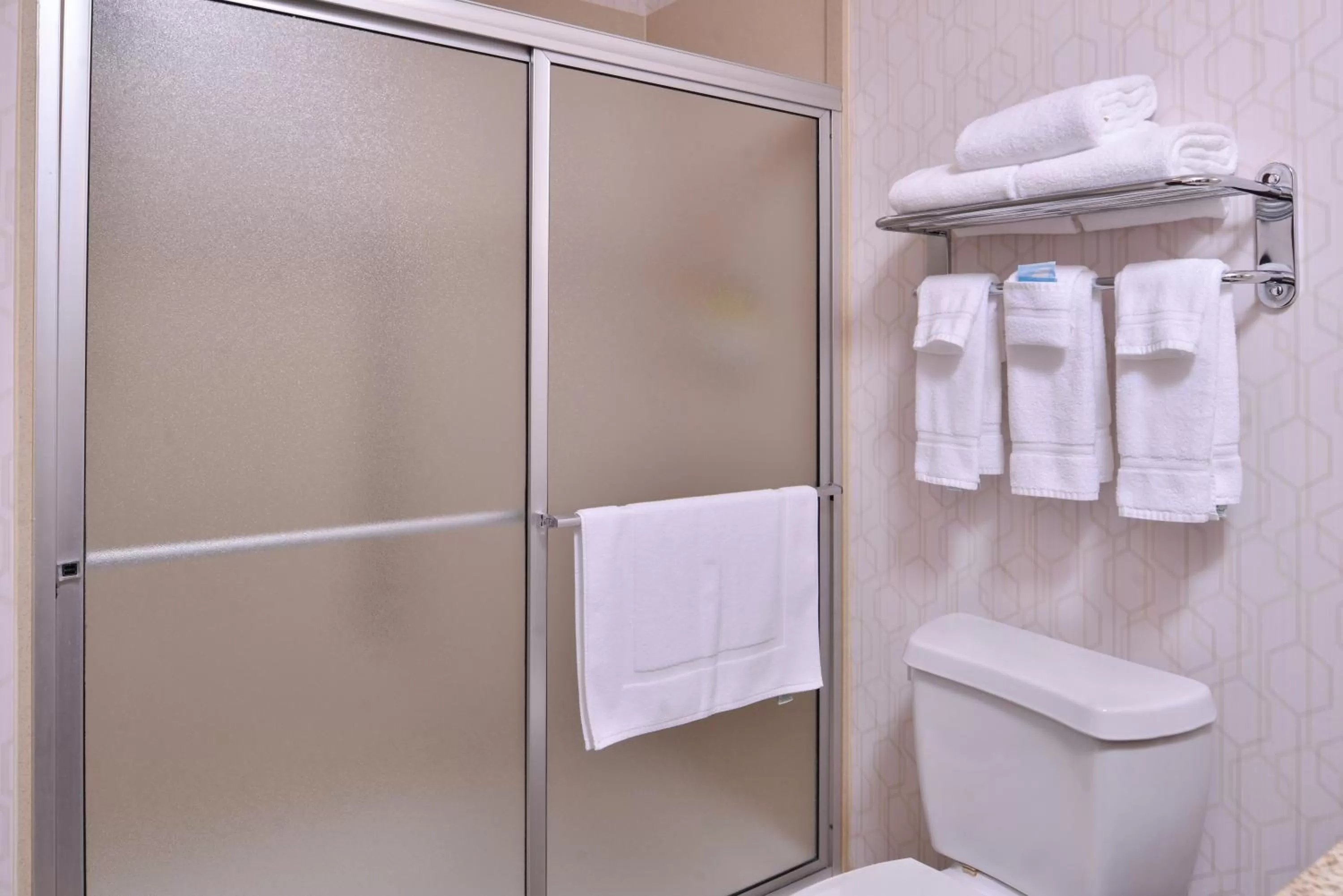 Standard King Room with Two King Beds in Holiday Inn Express & Suites Pittsburg by IHG