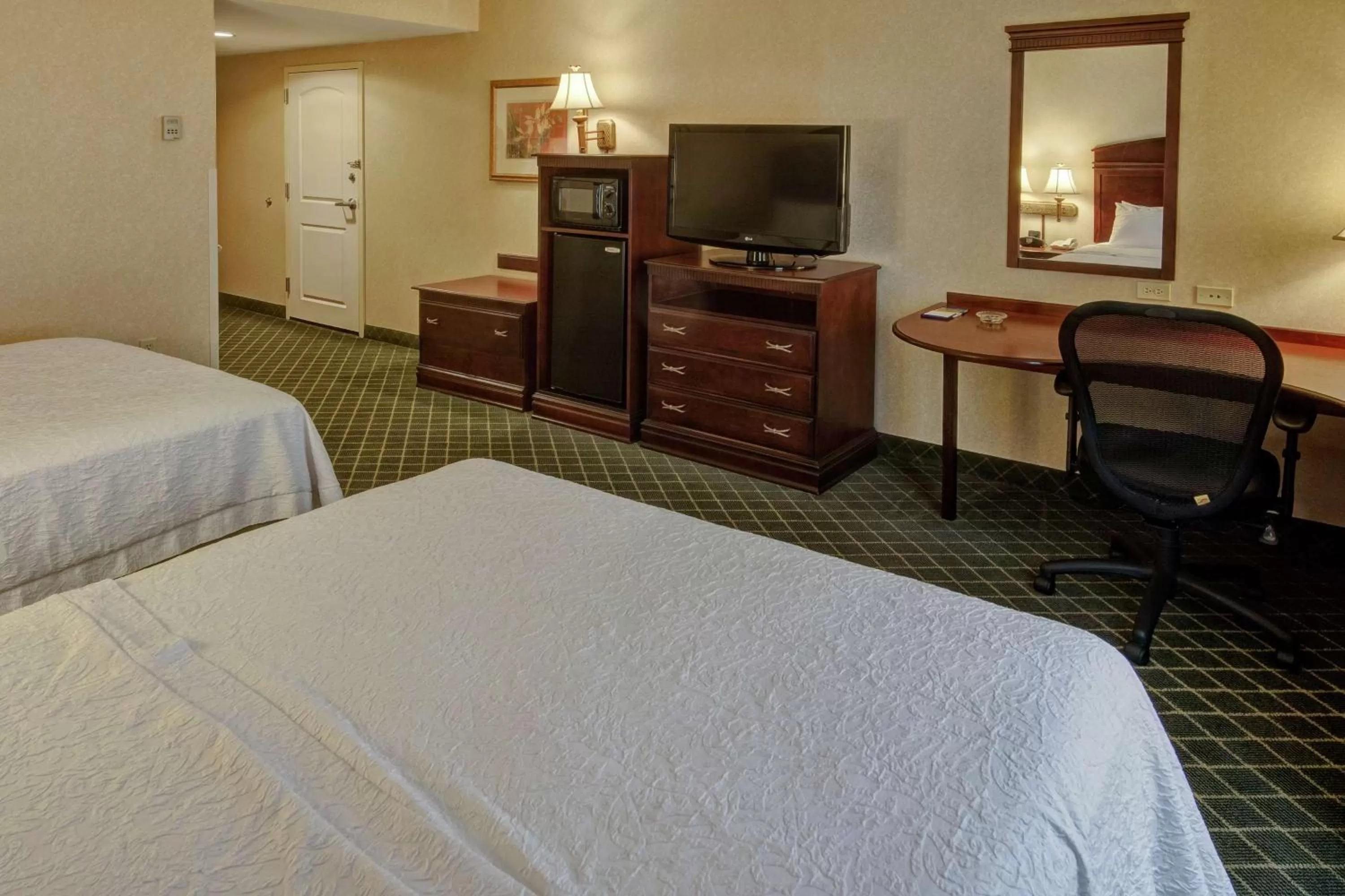 Queen Room with Two Queen Beds - Non-Smoking in Hampton Inn Cambridge