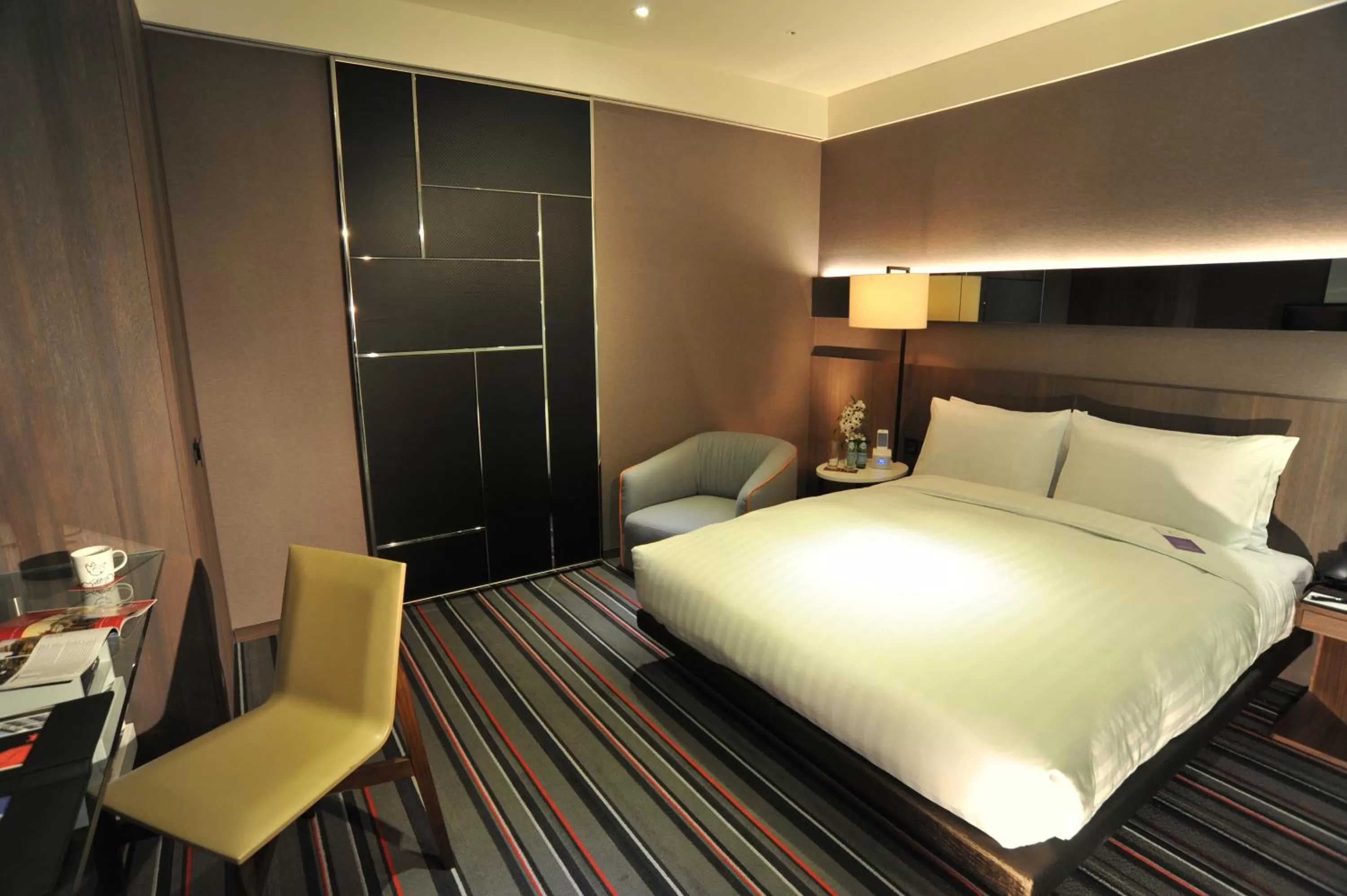 Cozy Room - No Window in WESTGATE Hotel