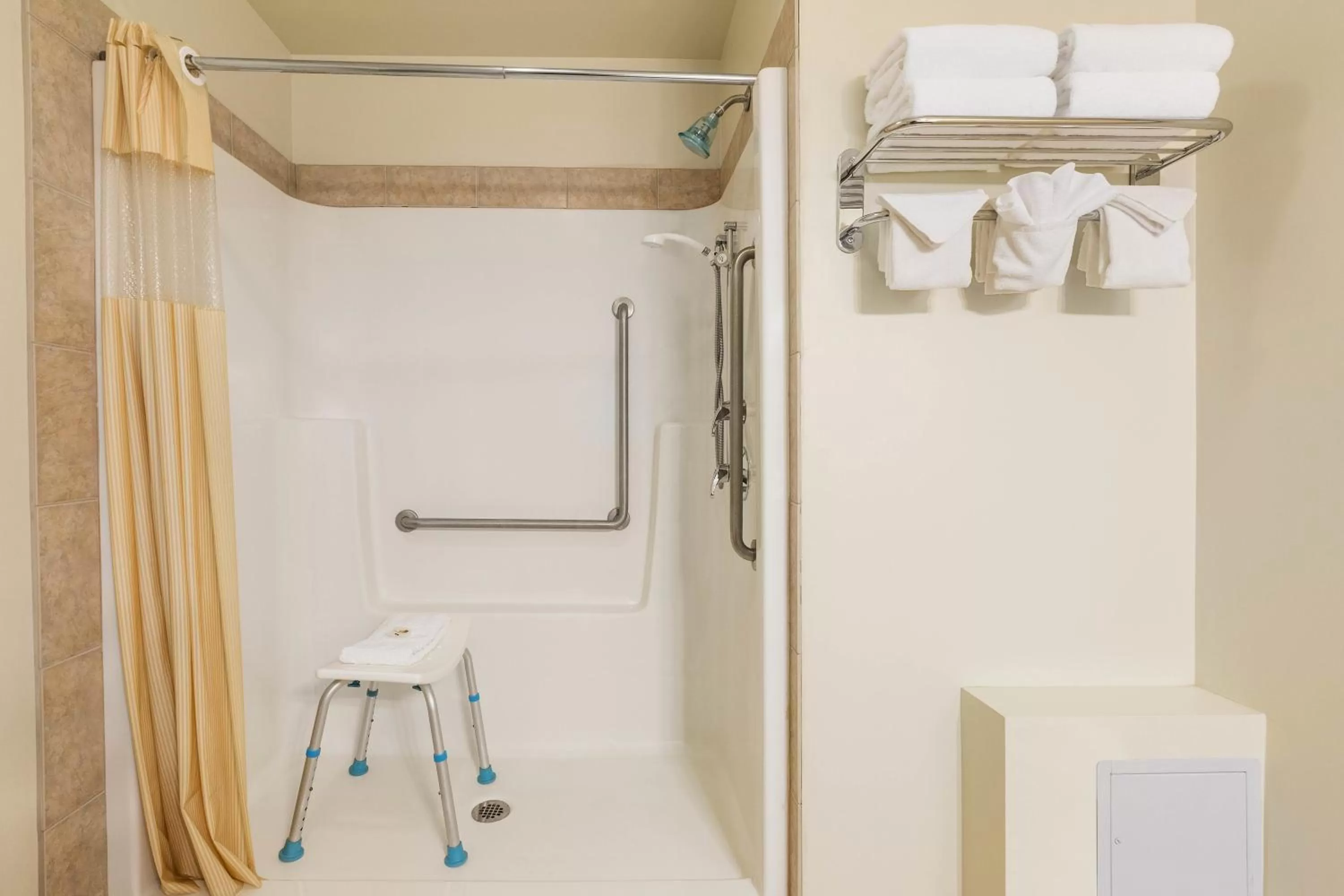 King Room - Non-Smoking in Days Inn by Wyndham Chetwynd