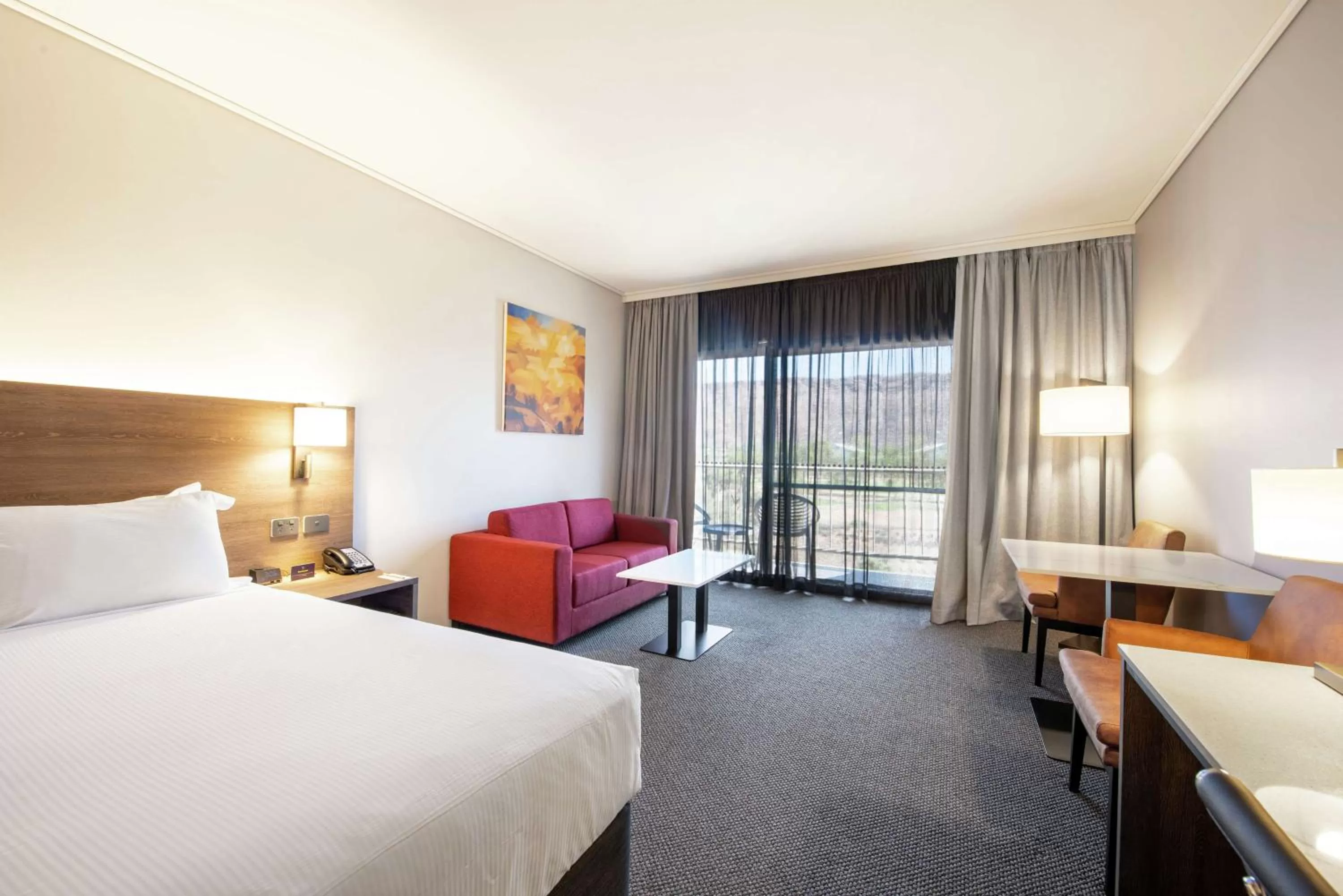 Deluxe King Room with Mountain View in DoubleTree by Hilton Alice Springs