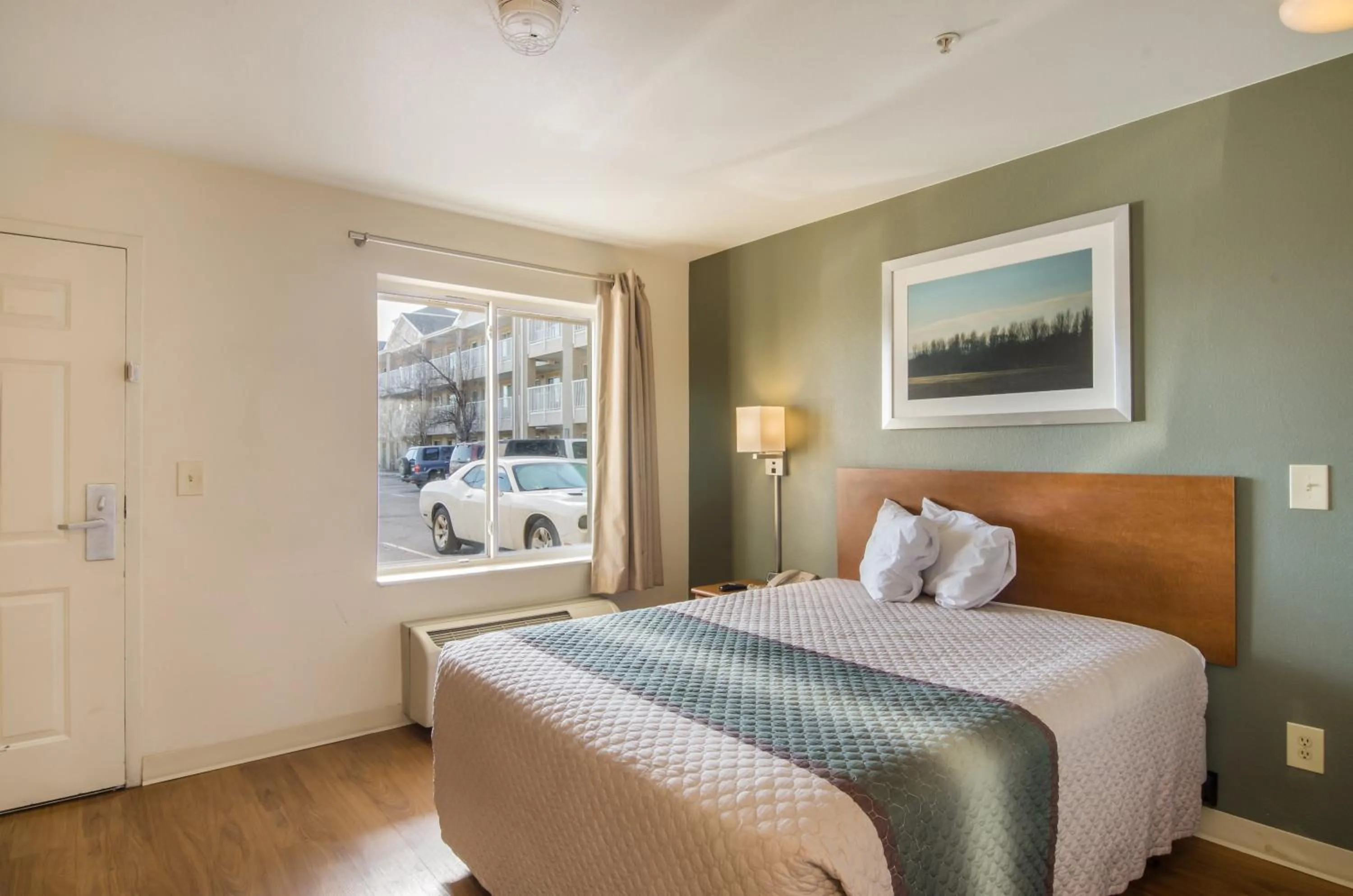 Studio Queen Room Disability Access  Non-Smoking in HomeTowne Studios by Red Roof Denver - Airport/Aurora