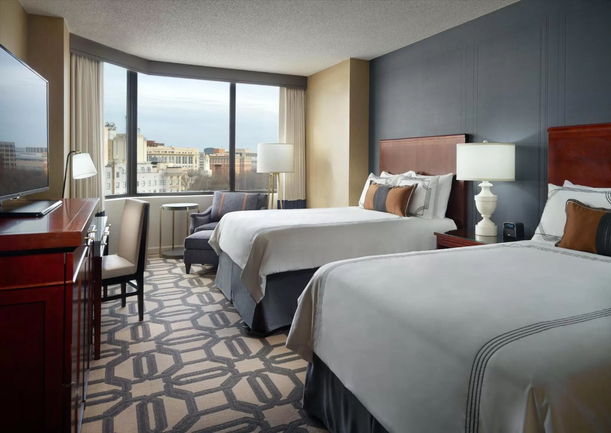 Deluxe Double Room with Two Double Beds in Omni Richmond Hotel