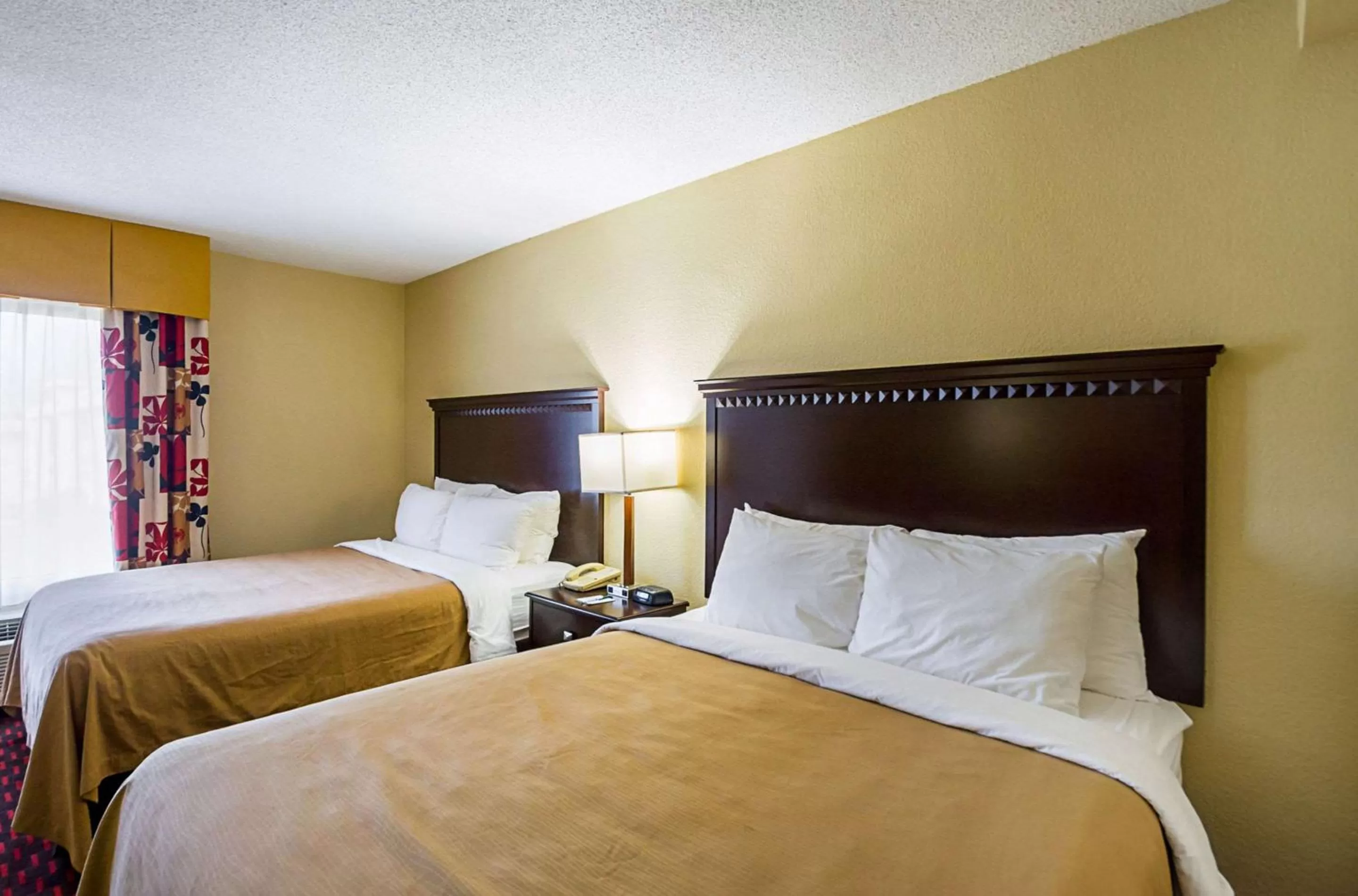 Queen Room with Two Queen Beds - Ground Floor/Pet Friendly in Quality Inn & Suites Hagerstown