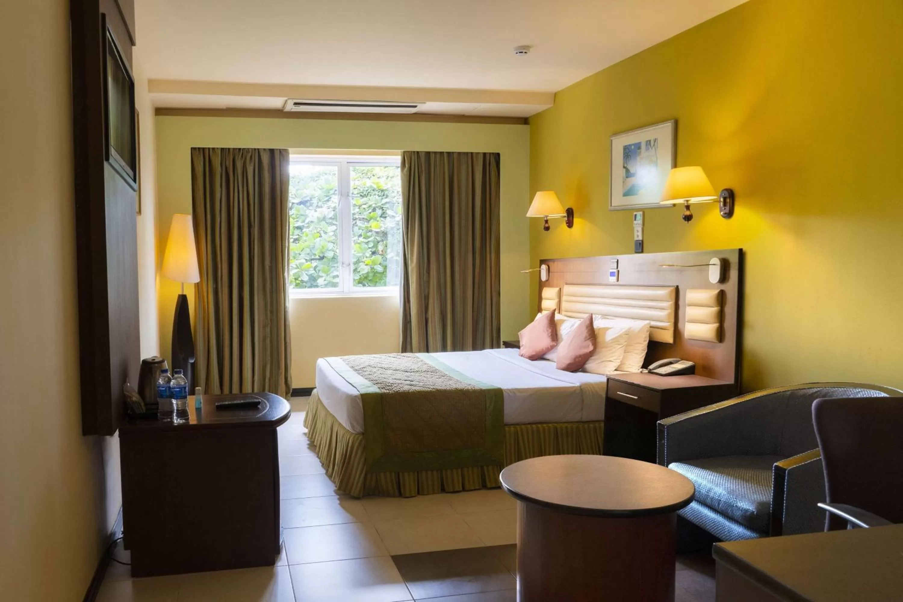 Queen Room with Complementary Airport Pickup in Ramada Katunayake