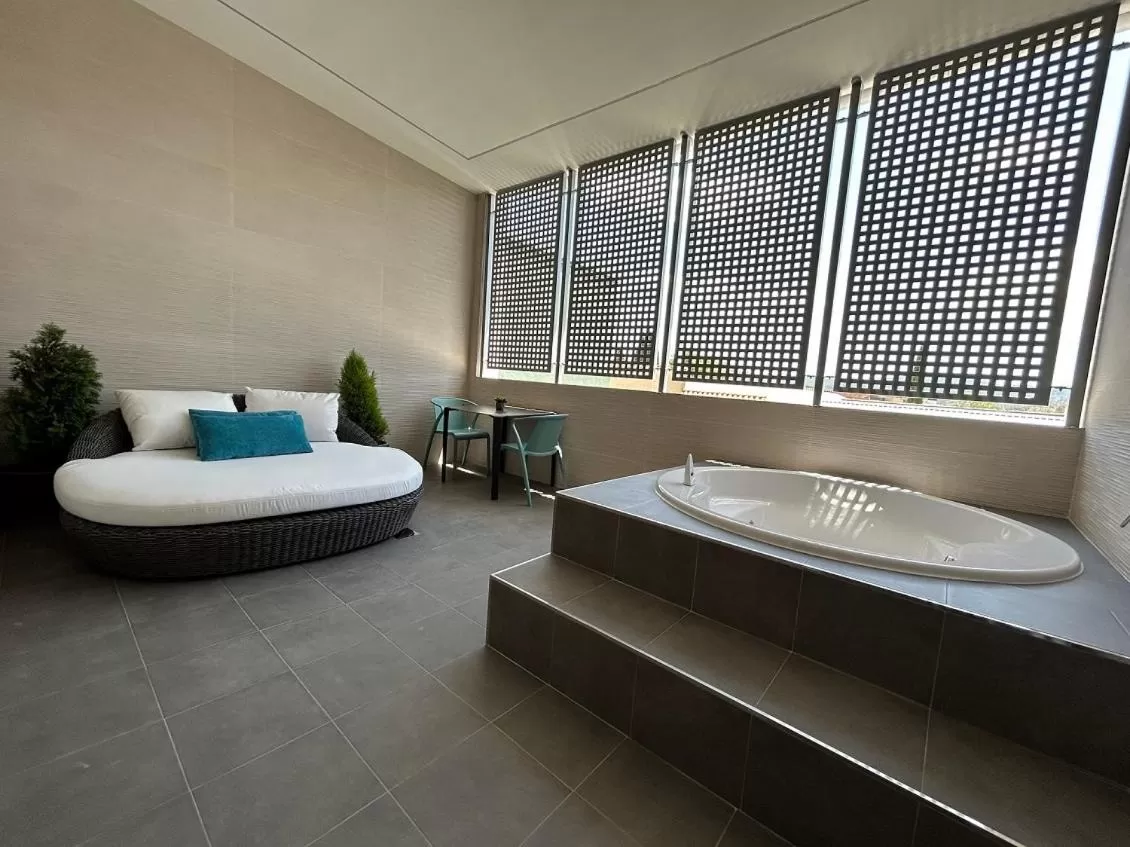 Junior Suite with Terrace and Hydromassage Bathtub in Hotel Venture Sant Cugat