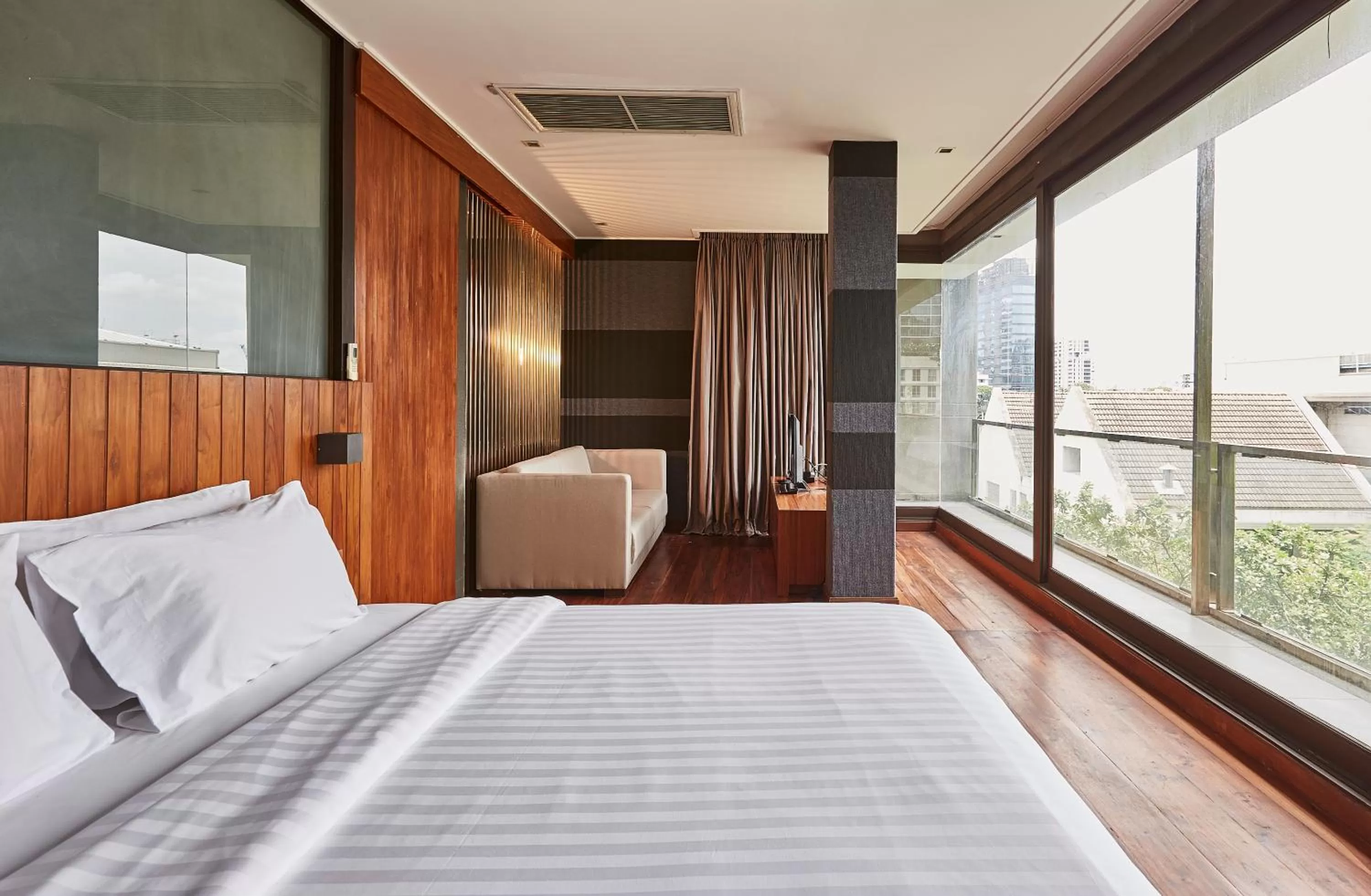 Suite in LUXX Langsuan Hotel - SHA Plus
