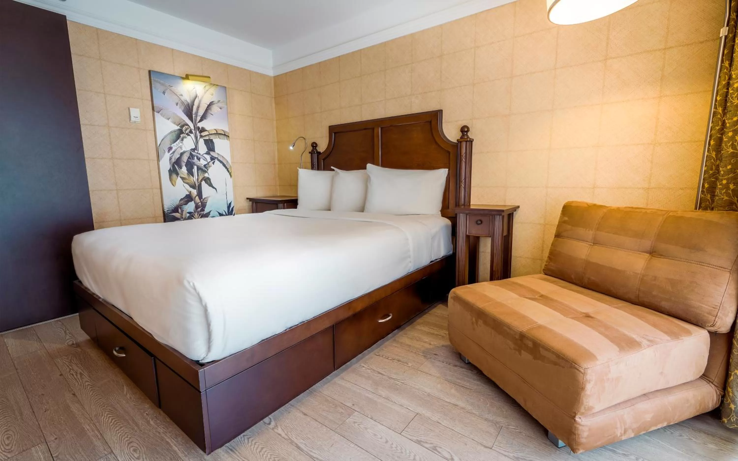 Queen Room in L'Hôtel Québec par JARO