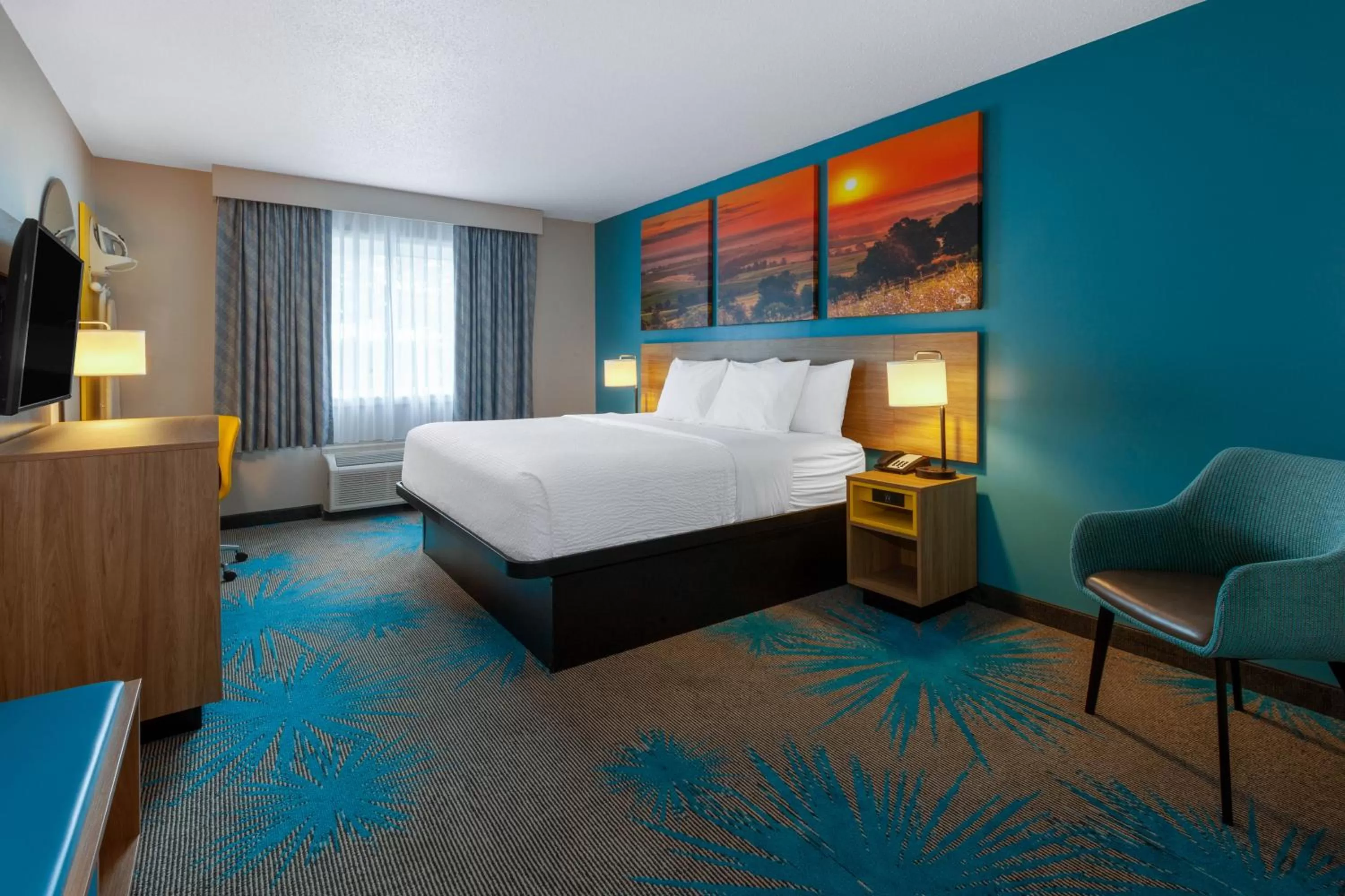 King Room - Mobility Access/Non-Smoking in Days Inn by Wyndham Sandusky Cedar Point