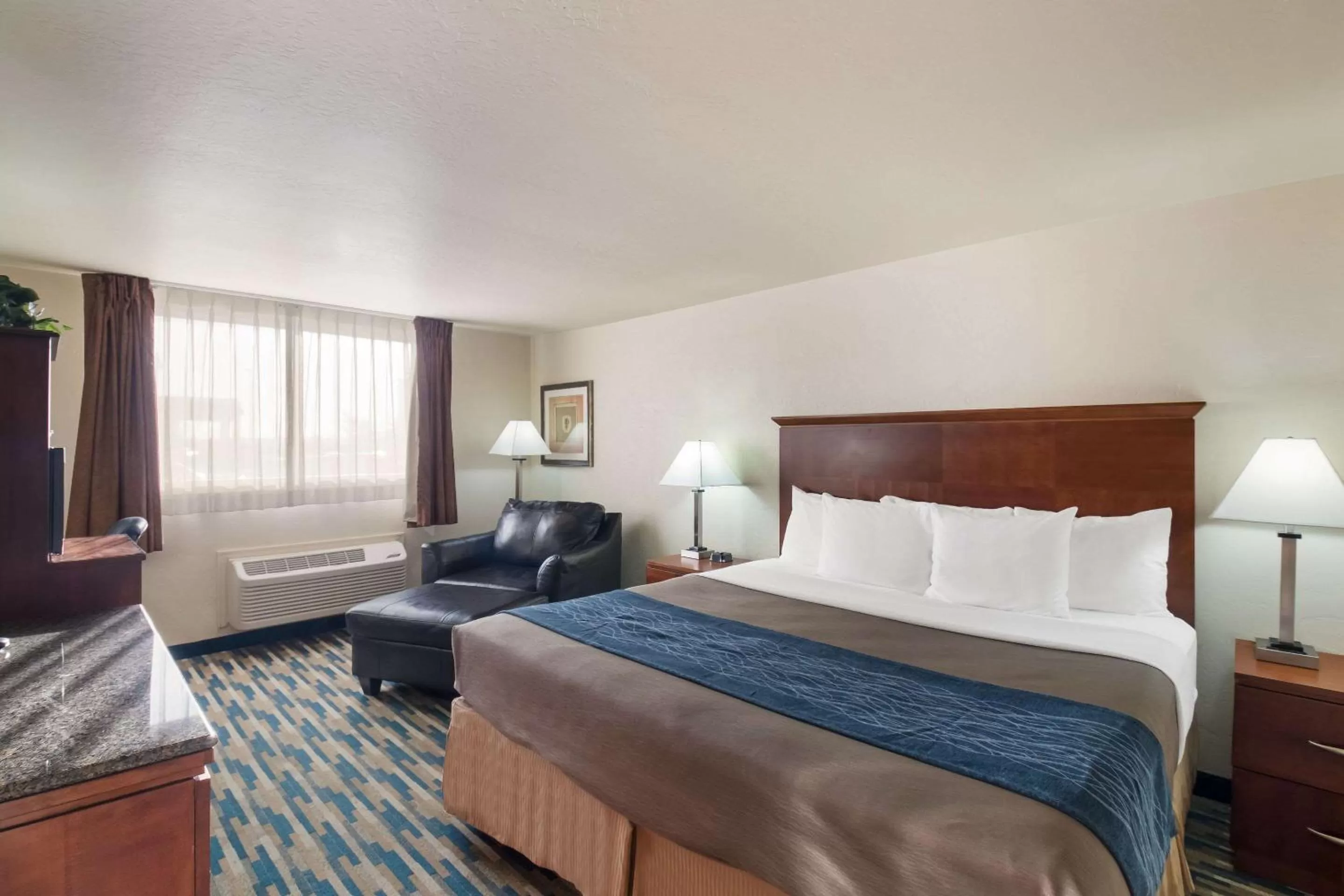 Superior King Suite - Non-Smoking in Rodeway Inn Fort Morgan