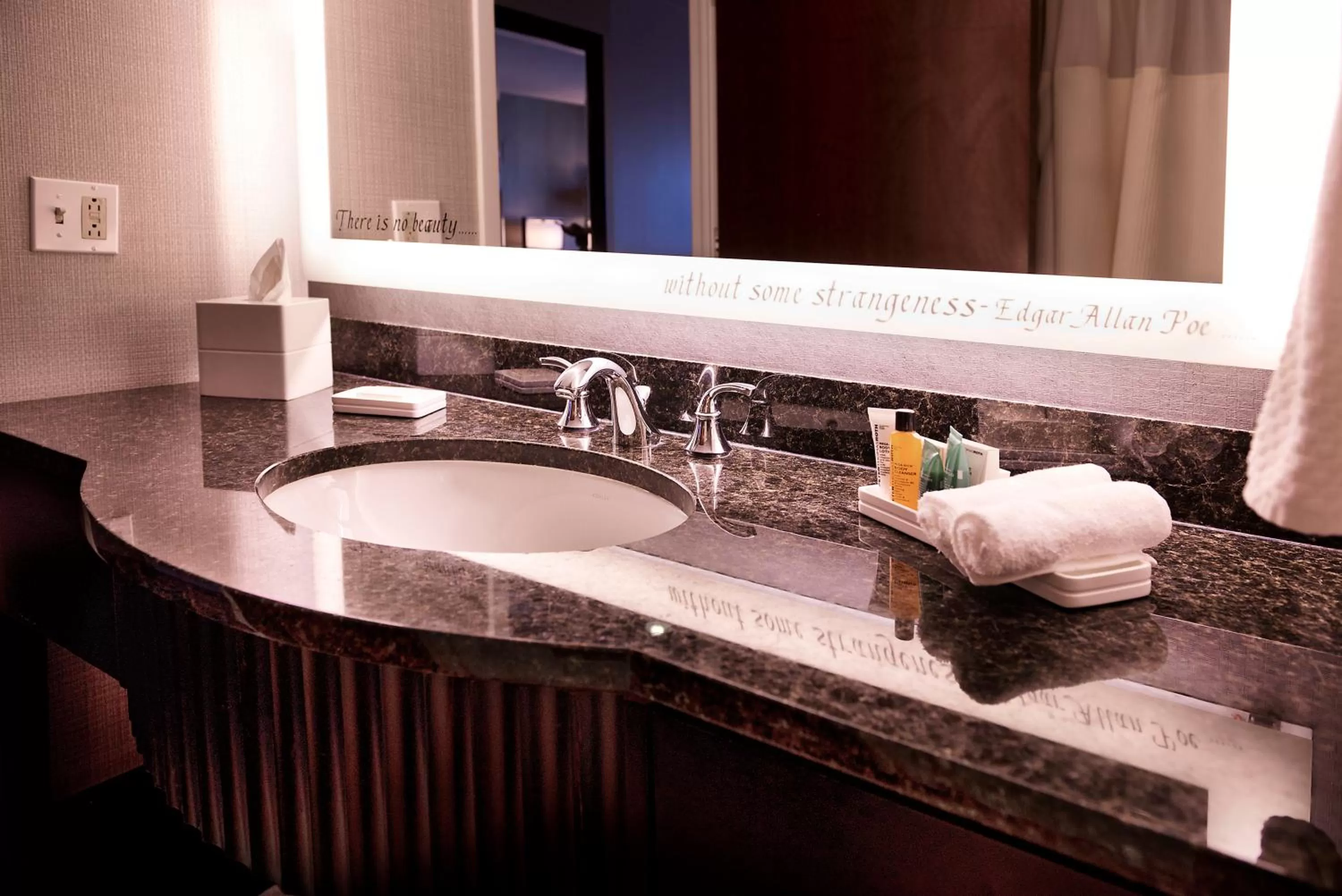 King Room in Hilton Baltimore Inner Harbor