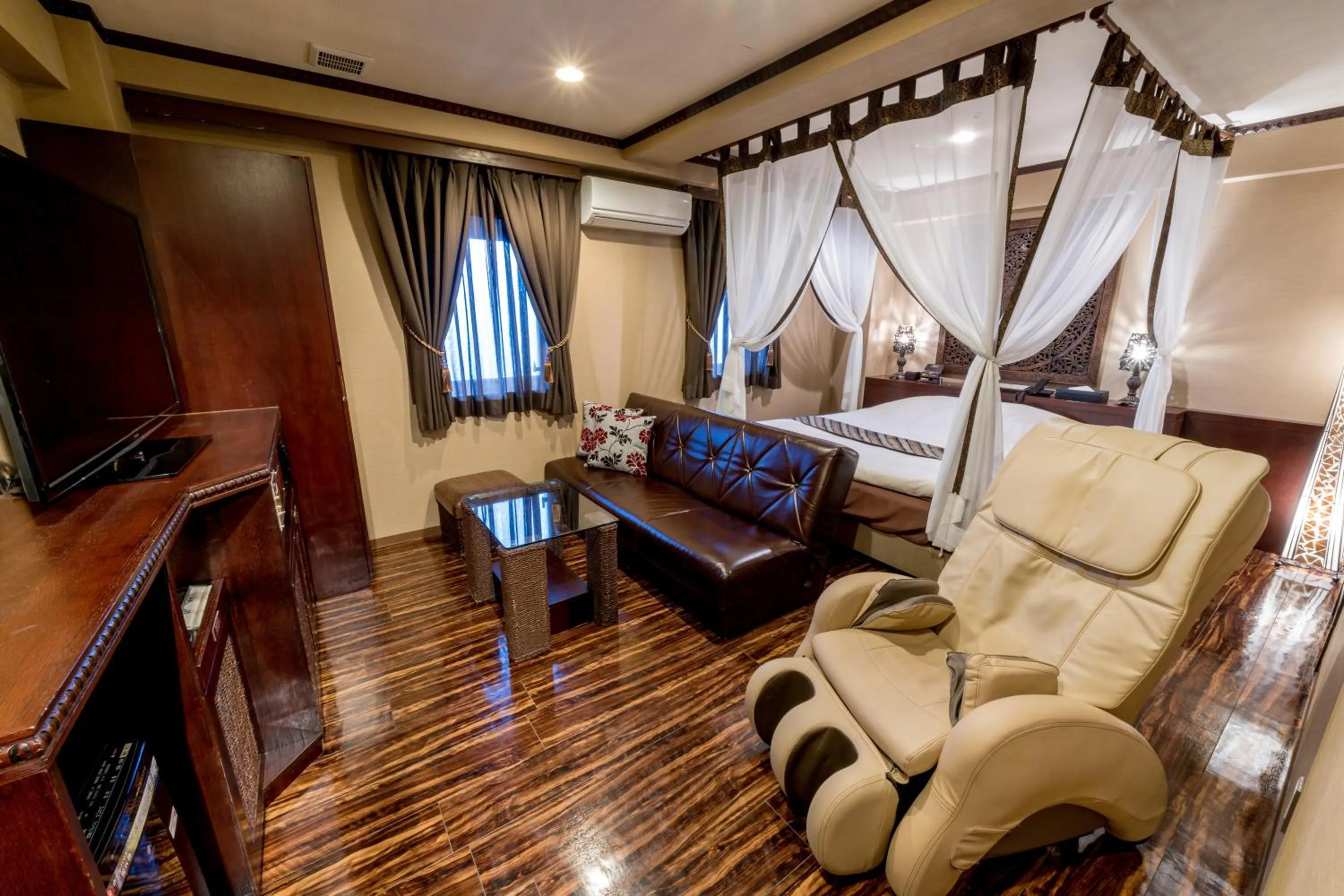 Deluxe King - Non-Smoking with Free All-you-can-drink Alcohol and Light Meal in Anda no Mori Osaka Tennoji Tower