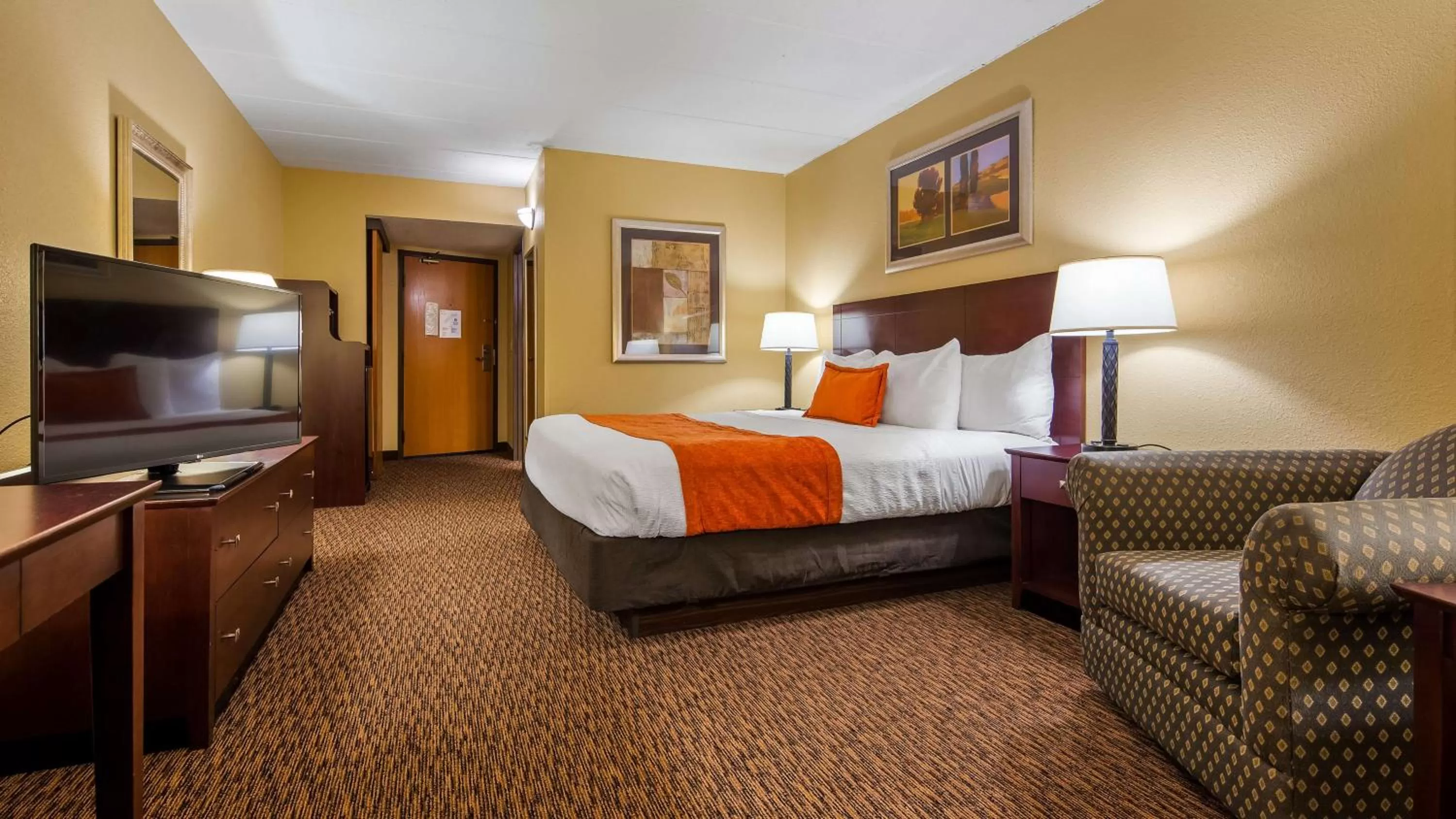 King Room with Roll-In Shower - Mobility Accessible in Best Western Plus Dakota Ridge