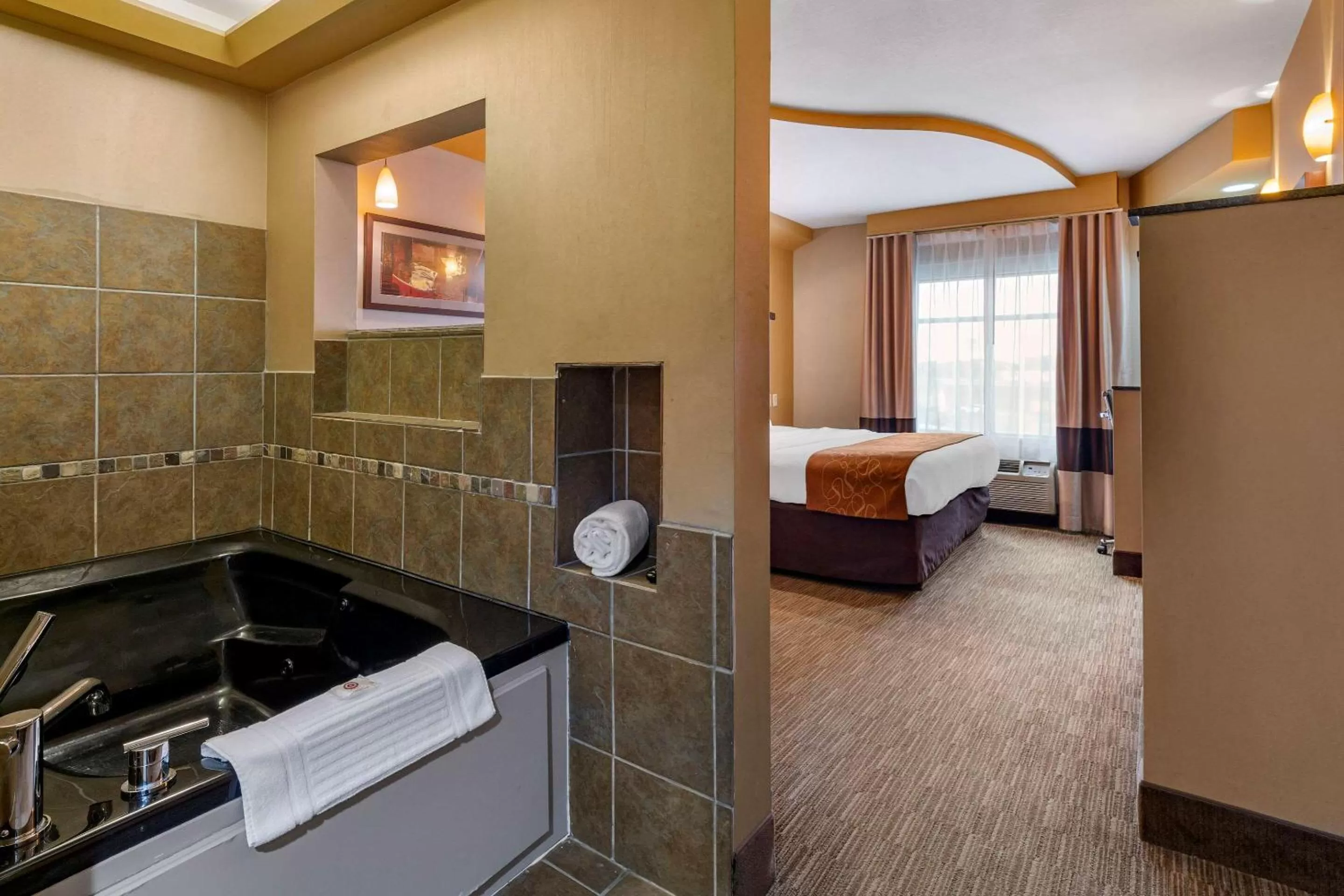 King Suite with Spa Bath in Comfort Suites Perrysburg - Toledo South