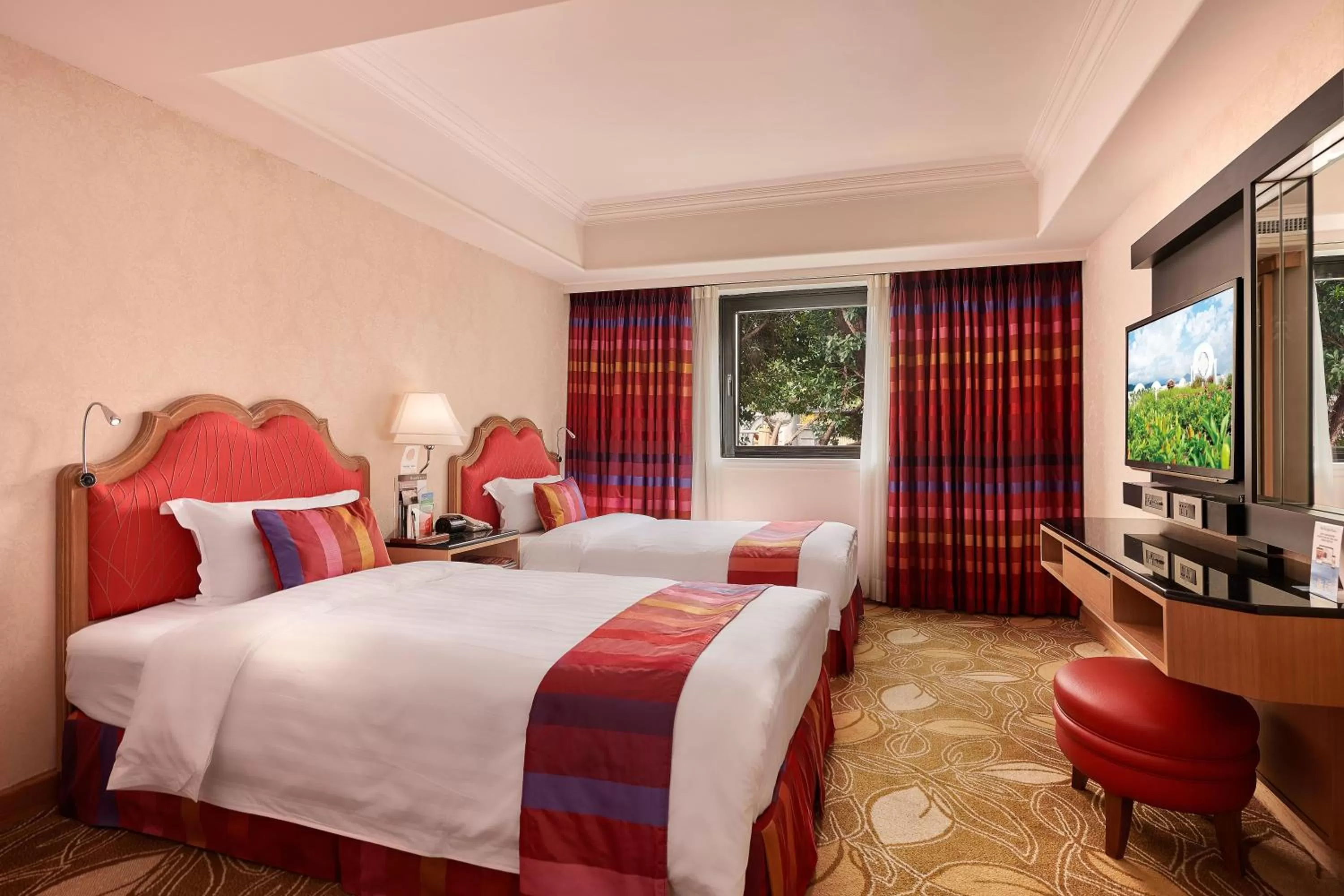 Deluxe Twin Room in The Riviera Hotel Taipei