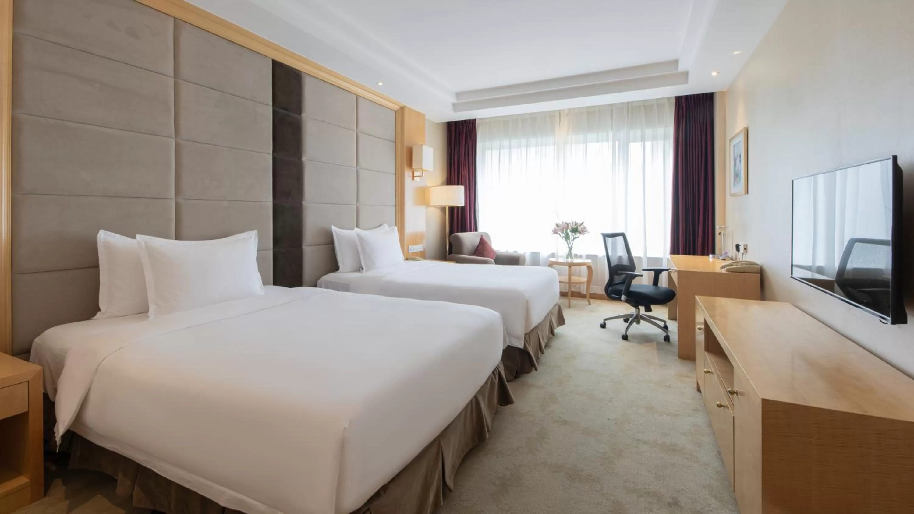 Upgraded Standard Room in Crowne Plaza Shanghai by IHG
