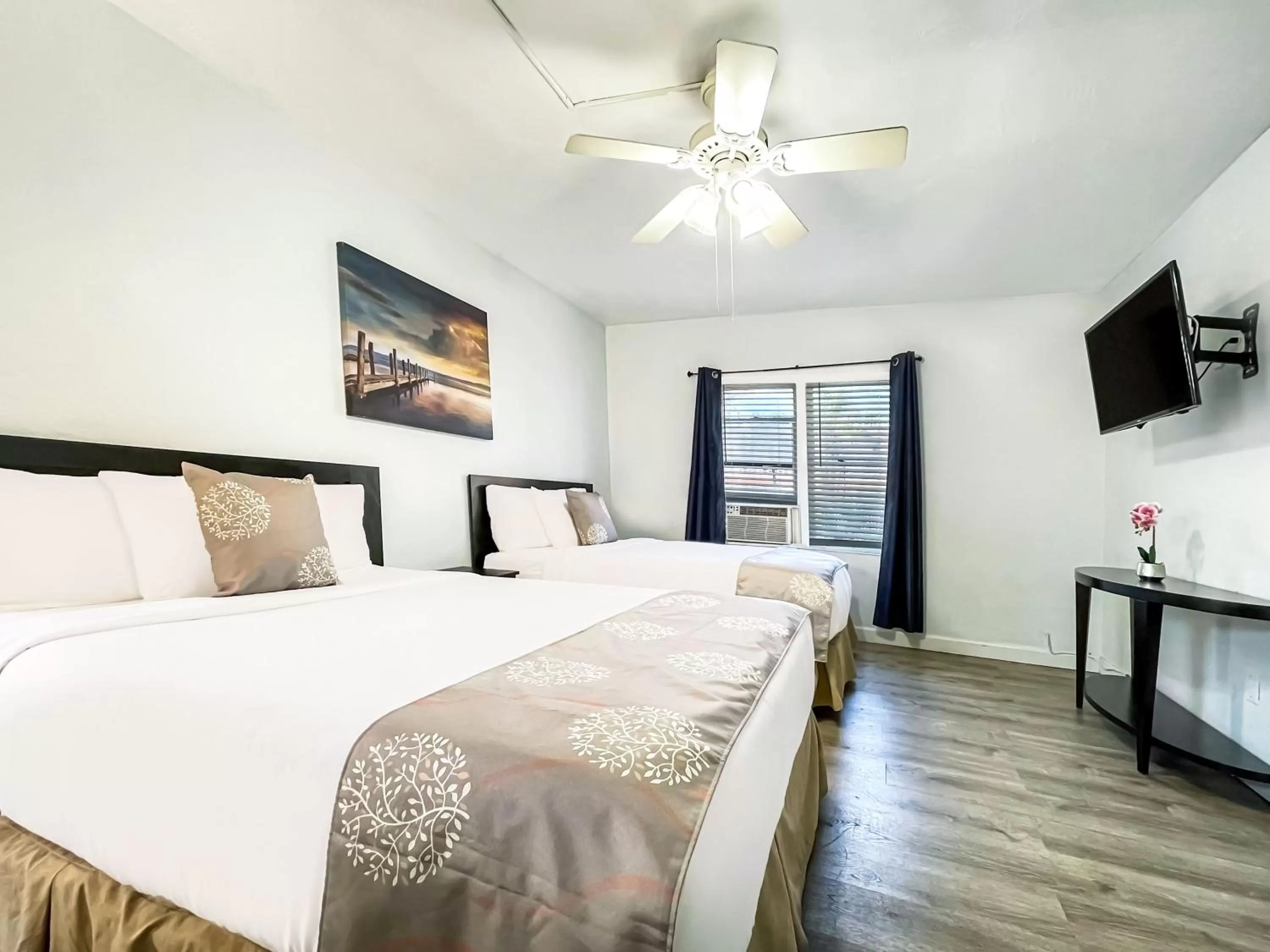 Deluxe Queen Suite in Ocean Villas