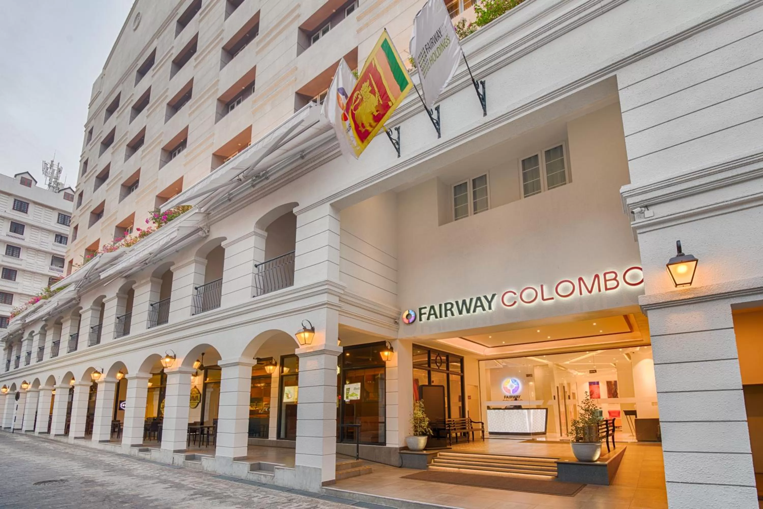 Fairway Colombo - Sri Lanka's First Hotel With Robot Technology