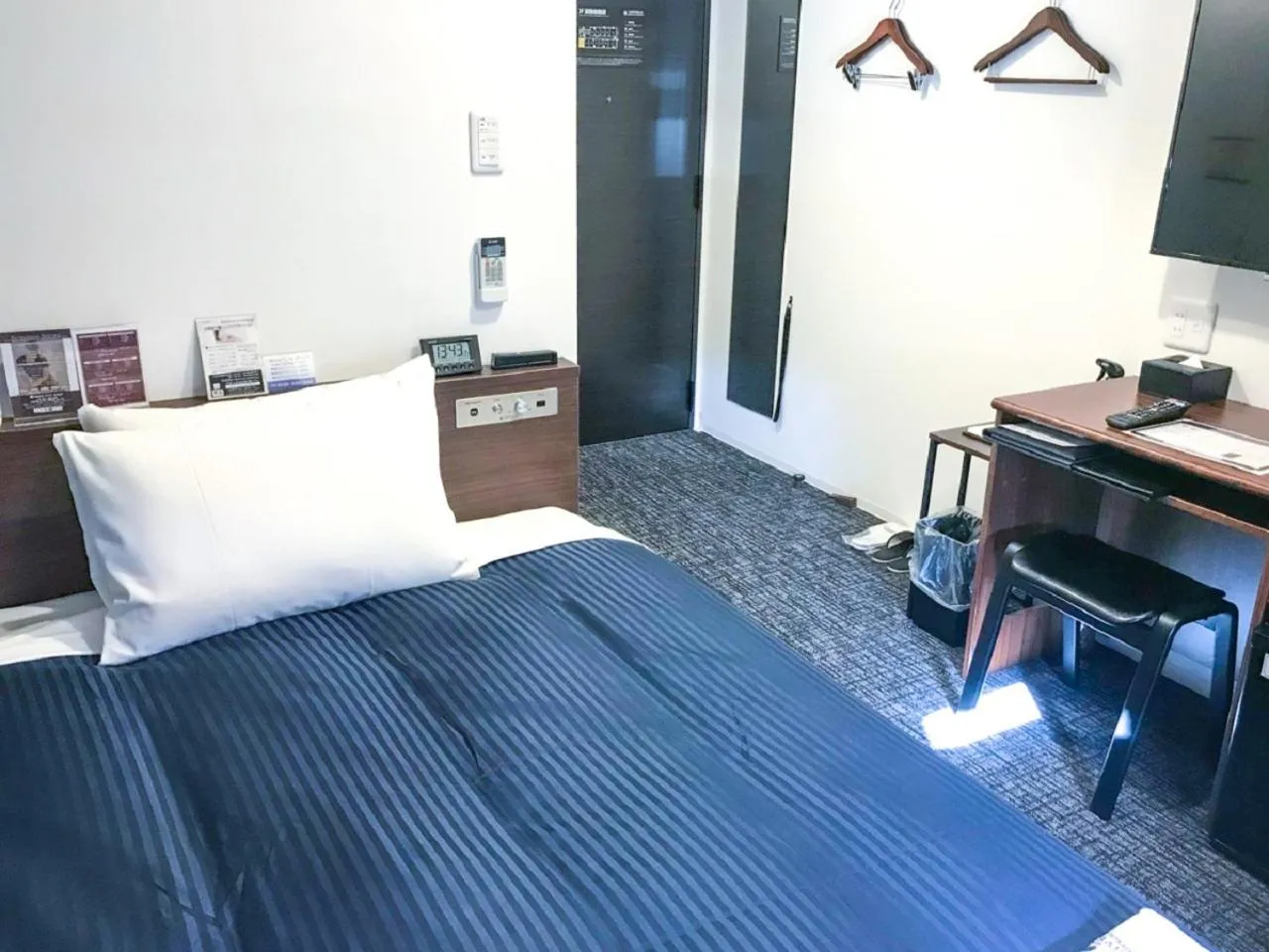 Double Room with Small Double Bed - single occupancy - Smoking	 in HOTEL LiVEMAX Shinjuku Kabukicho-Meijidori