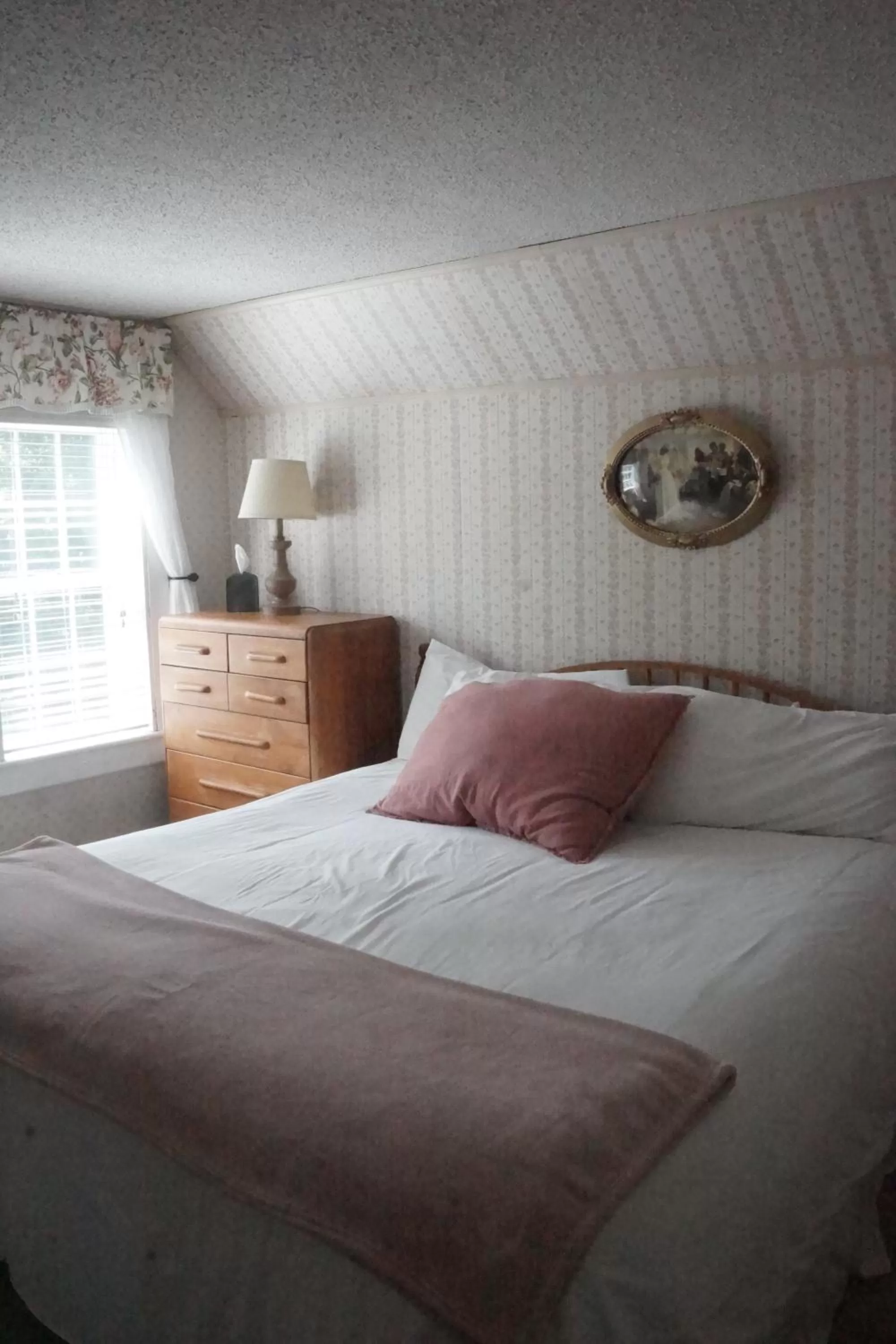 Superior Double Room in The Frogtown Inn