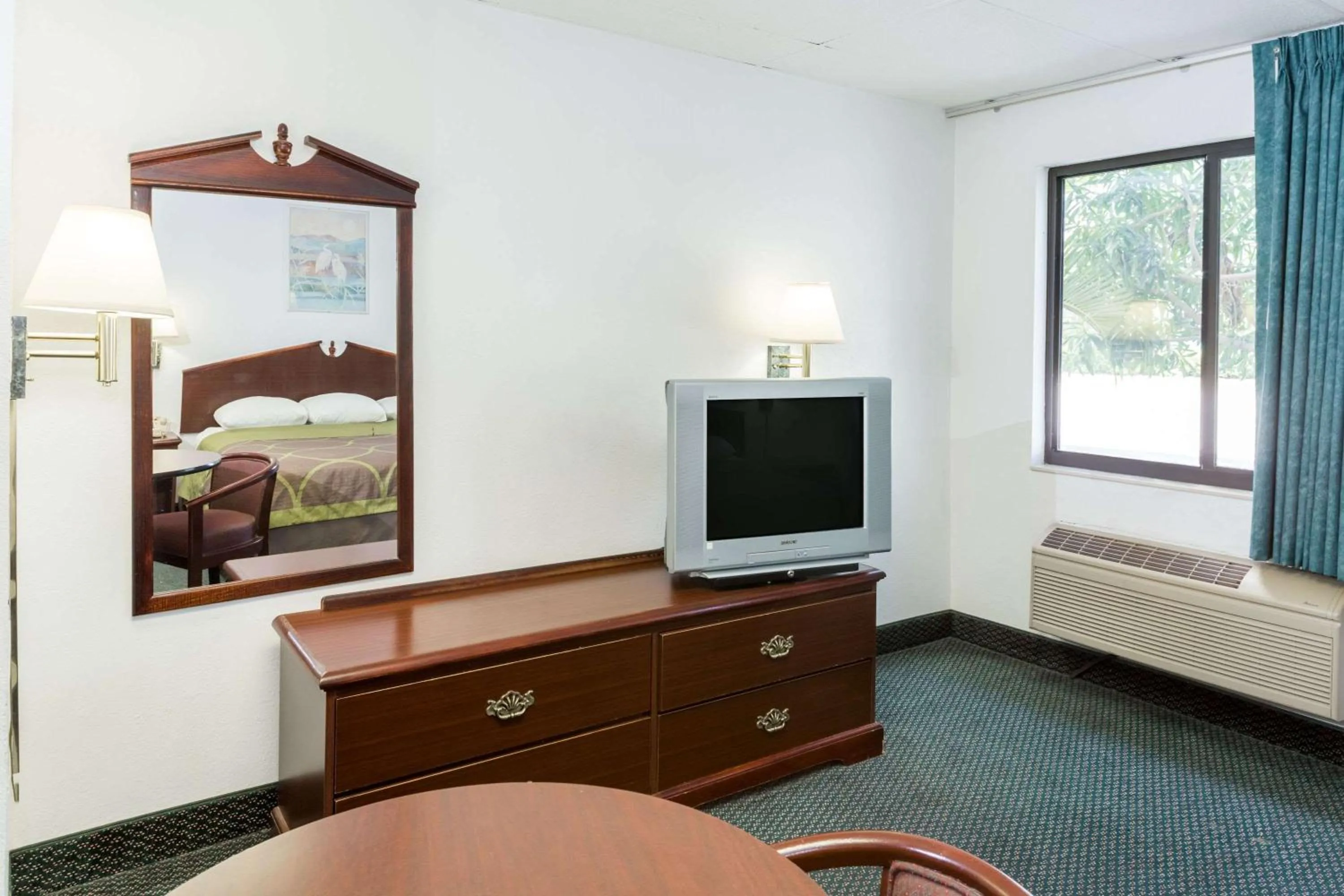 Queen Room with Roll-In Shower - Mobility/Hearing Accessible - Non-Smoking in Super 8 by Wyndham Pompano Beach
