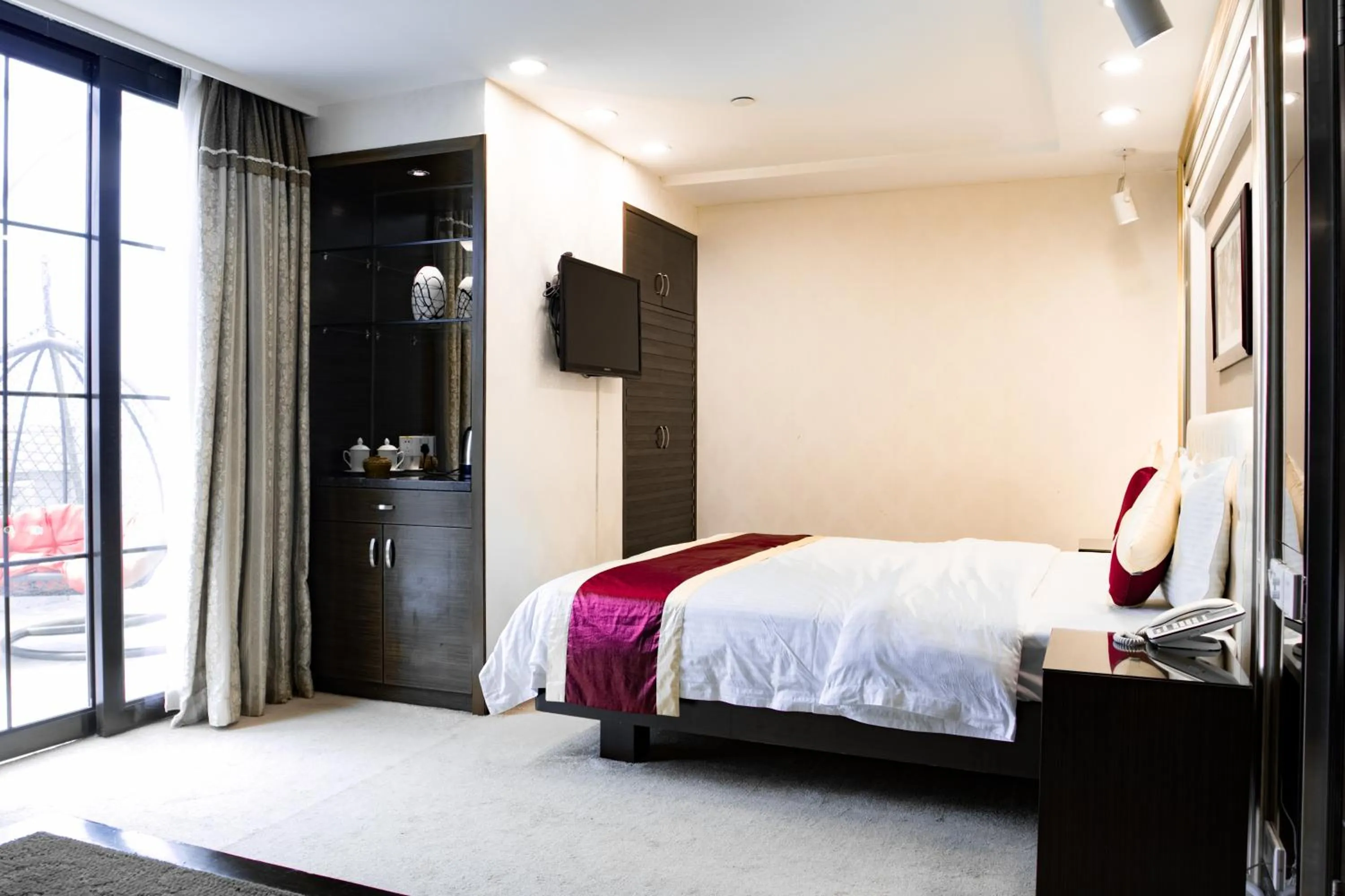 Business Queen Room in New World Hotel