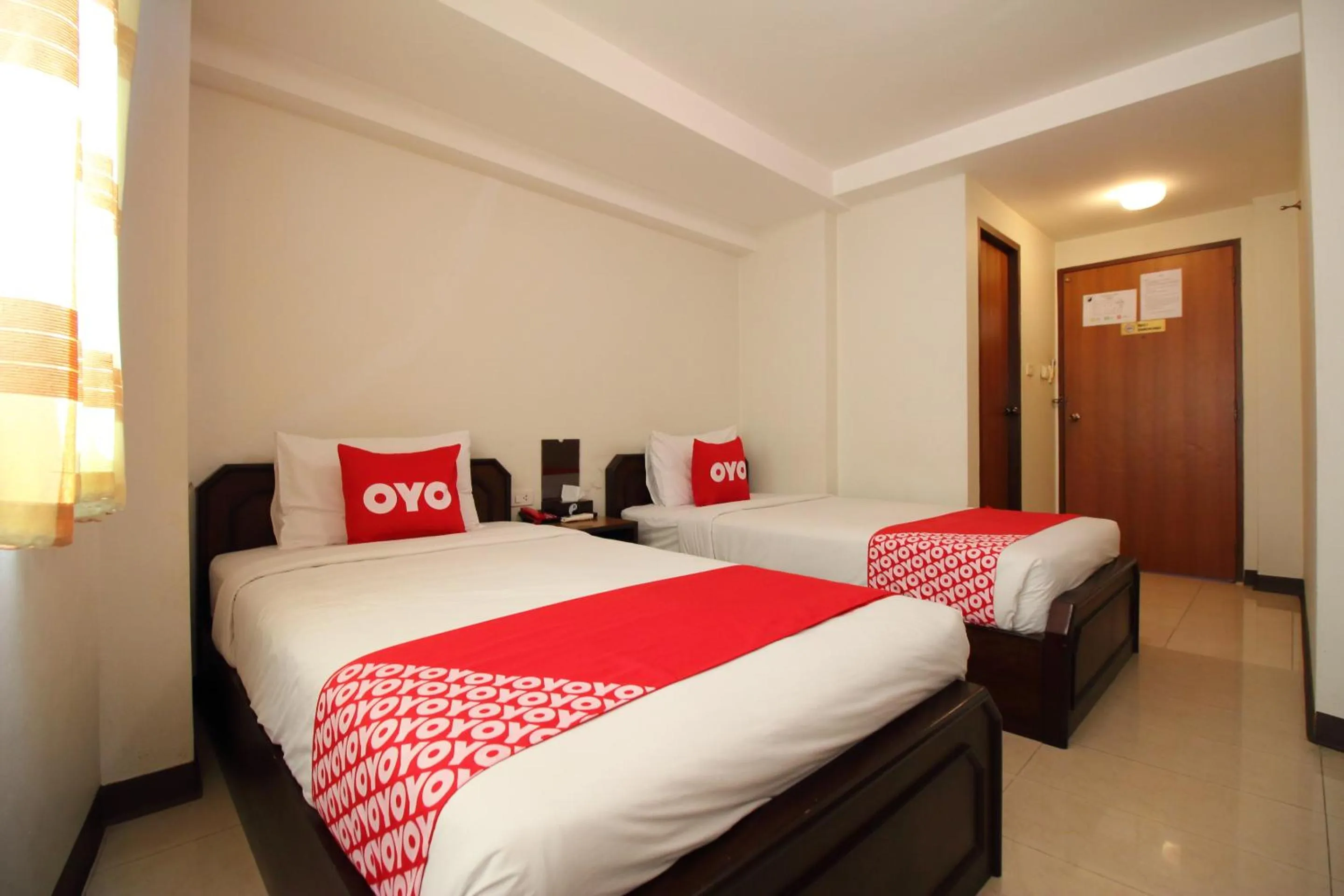 Superior Twin Room in Pannee Residence @ Dinsor