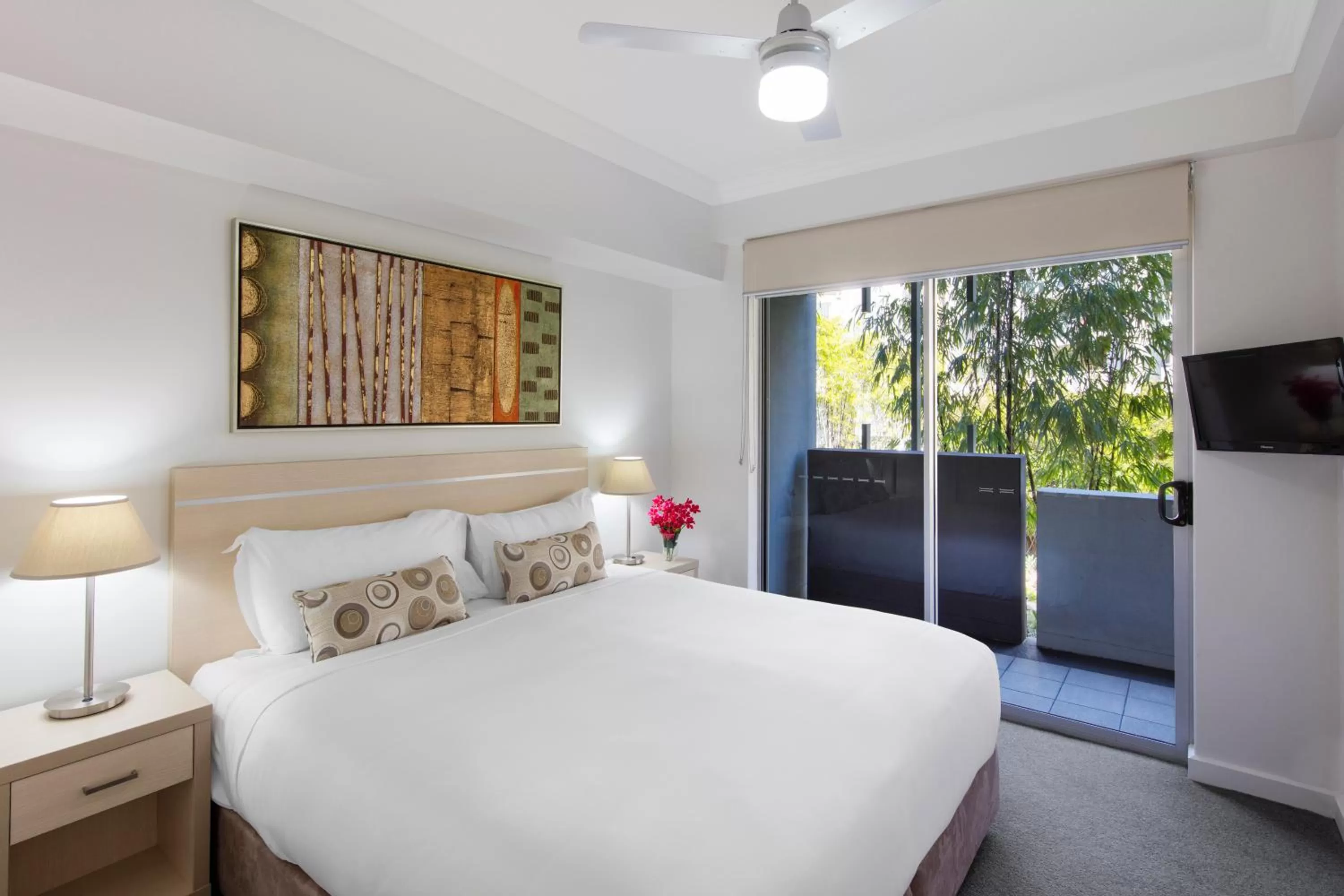 Two-Bedroom Apartment in Oaks Brisbane Mews Suites