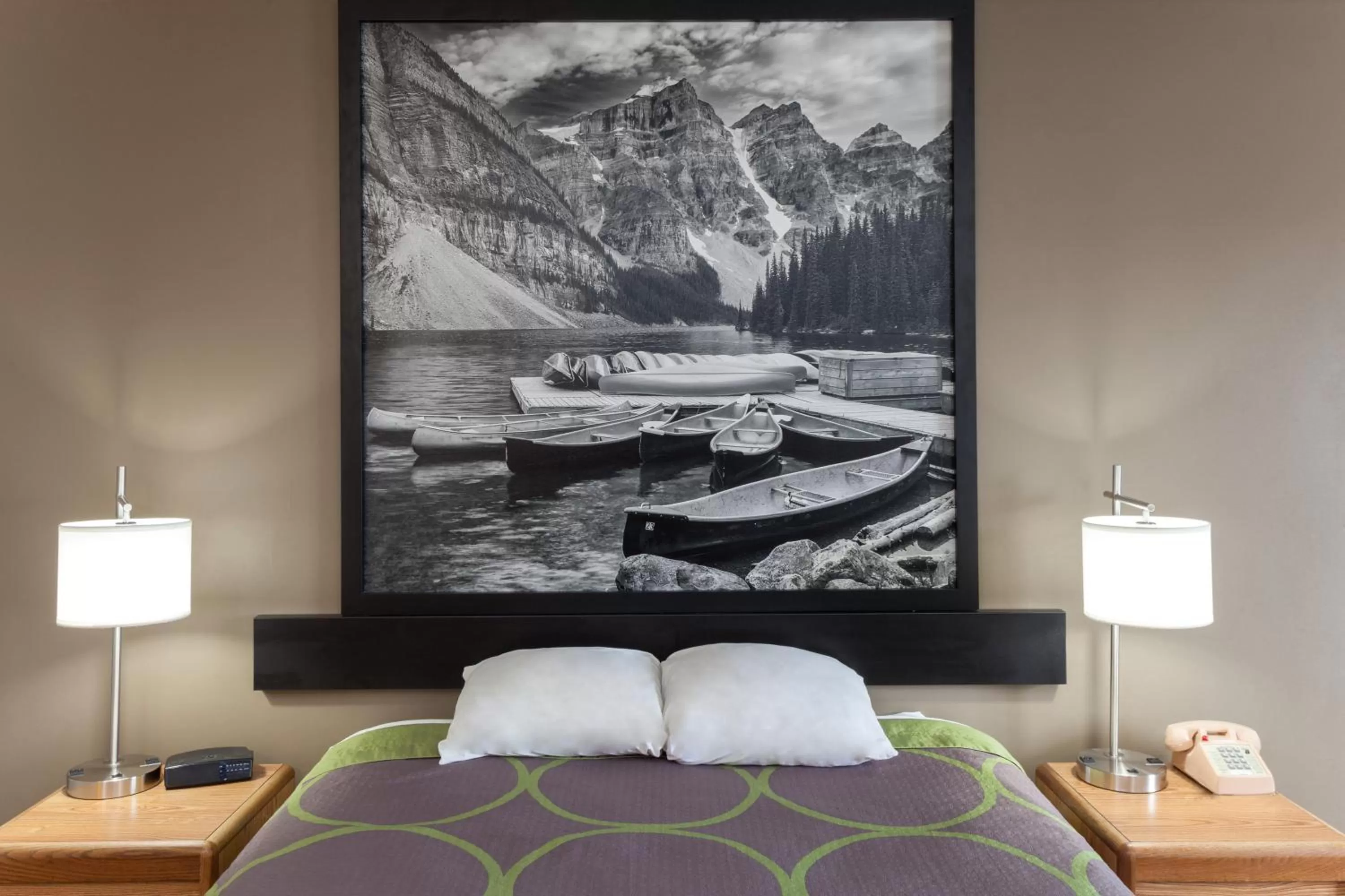 Queen Room - Non-Smoking in Super 8 by Wyndham Gilman