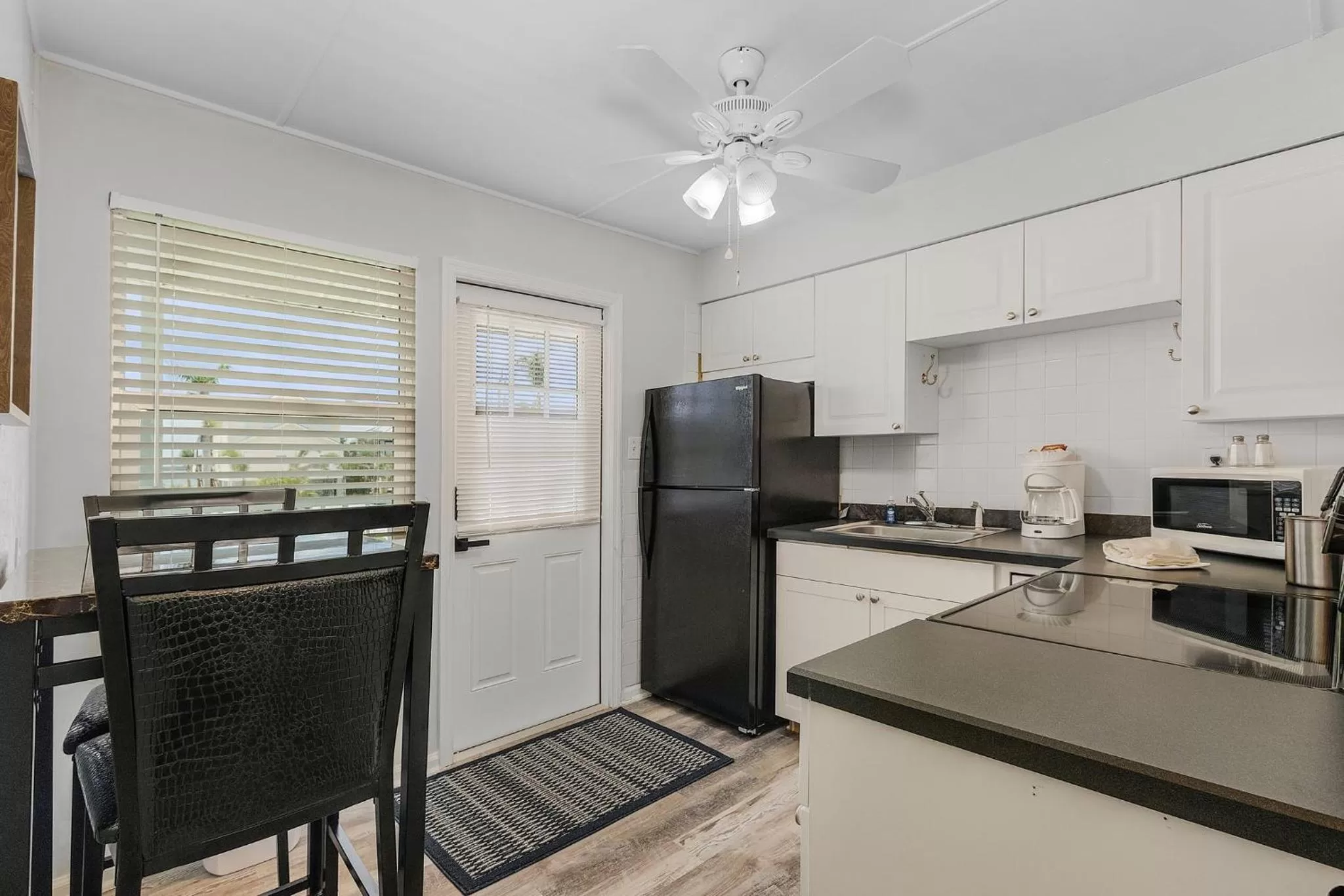 Apartment with Pool View  - single occupancy in Matlacha on Shoreview