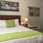 Queen Suite in Olancha RV Park and Motel