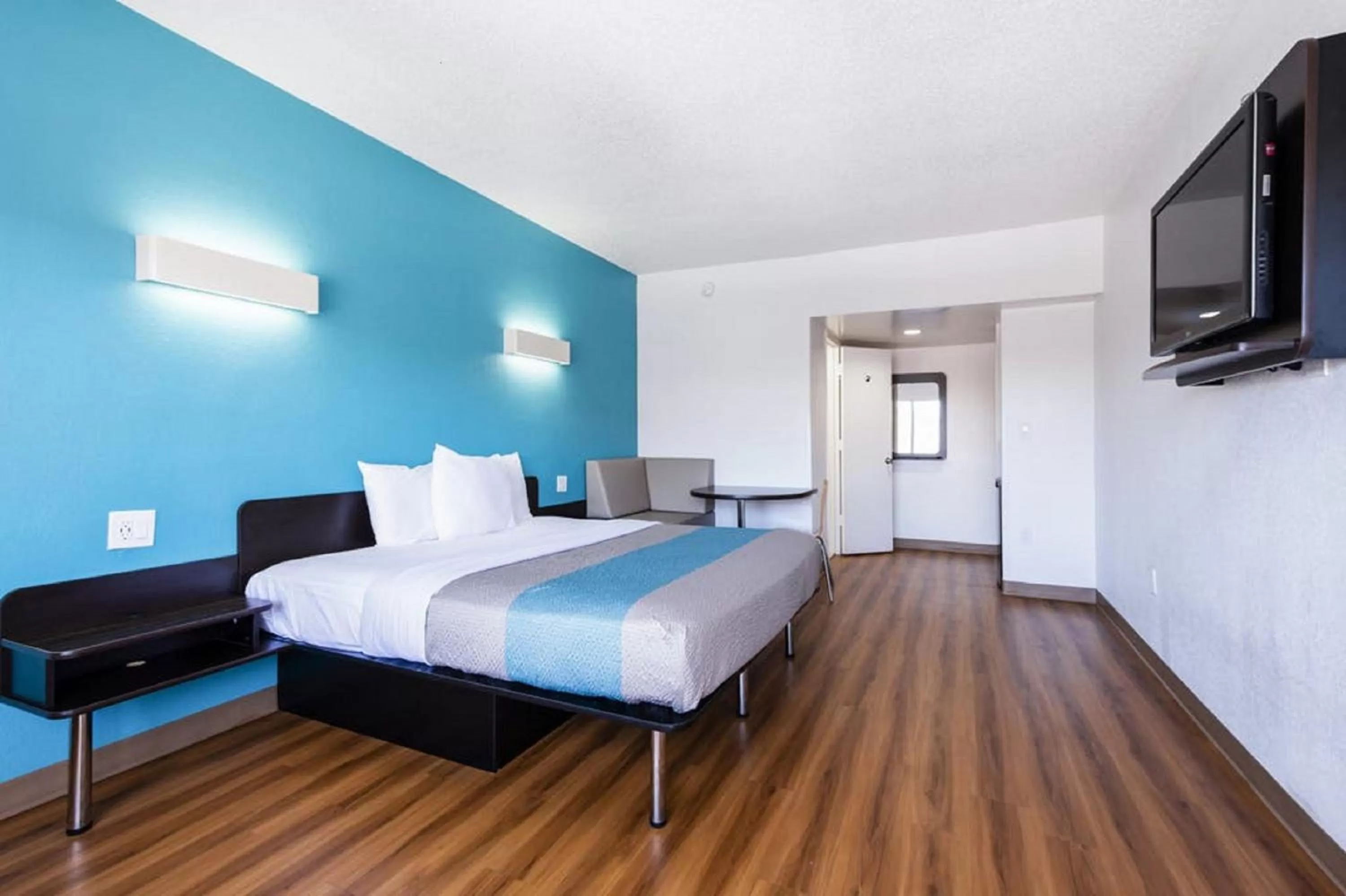 King Room - Non-Smoking in Motel 6-Jacksonville, NC