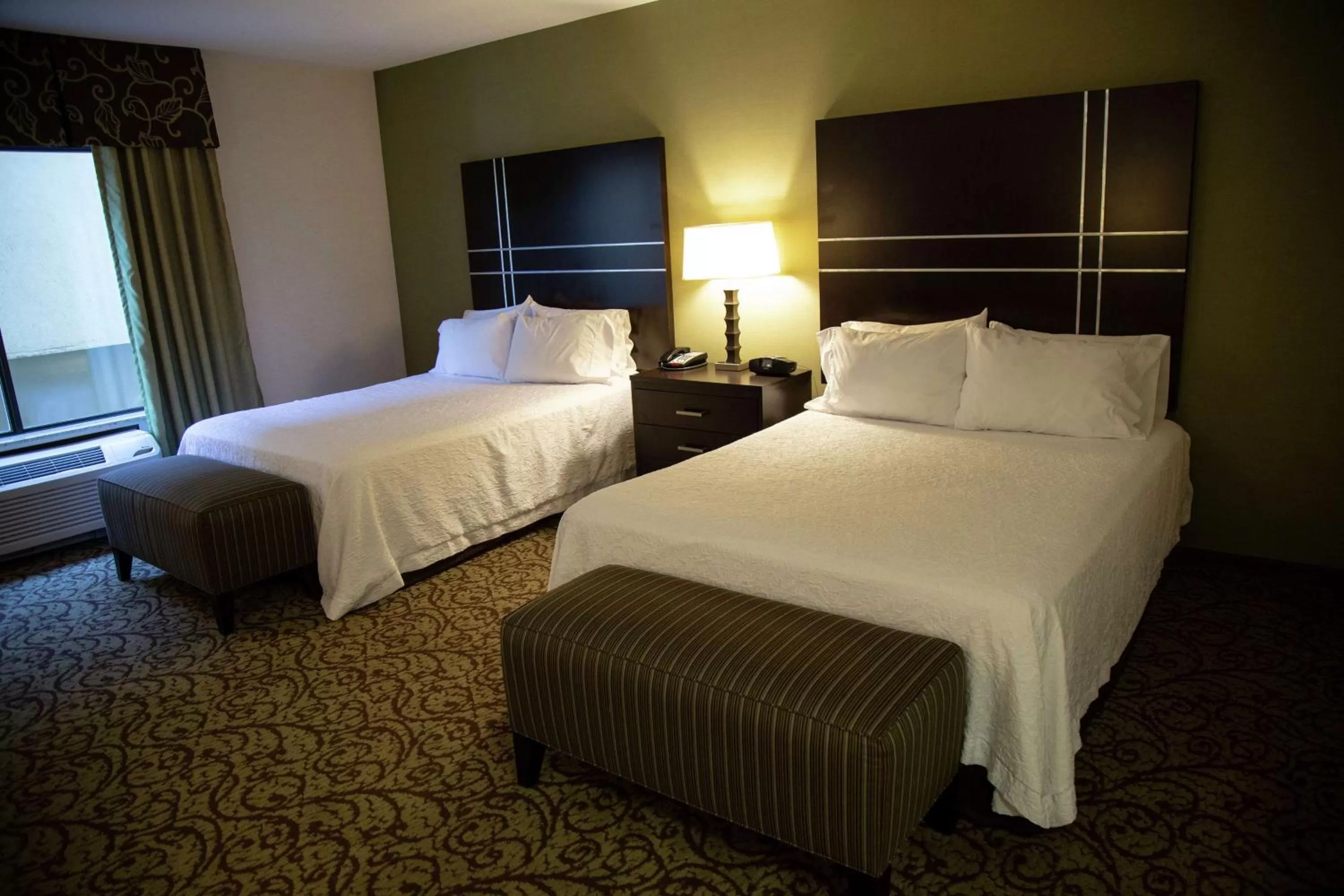 Queen Room with Two Queen Beds - Mobility and Hearing Access/Non-Smoking in Hampton Inn & Suites Sharon