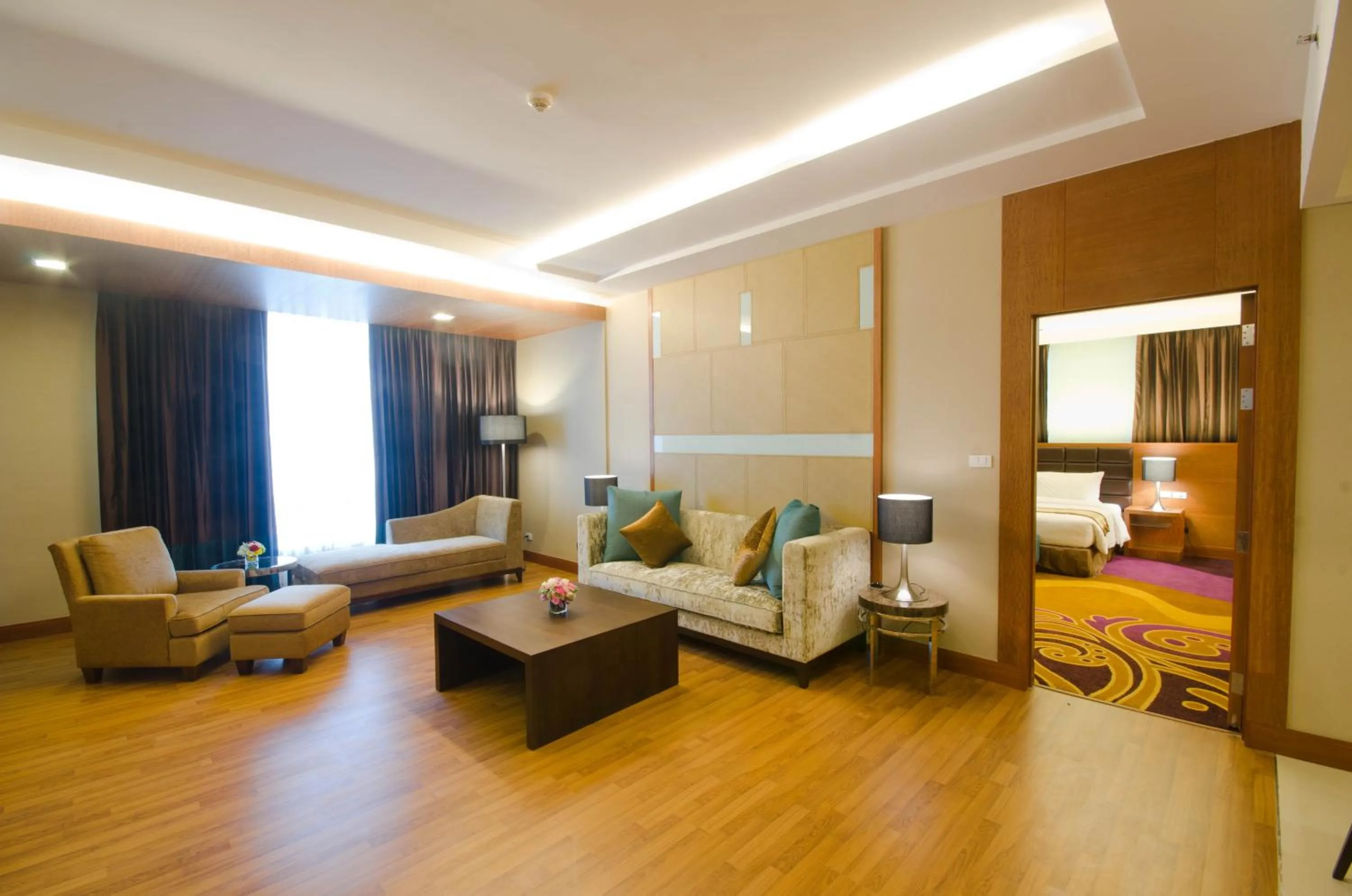 Deluxe Suite in The Grand Fourwings Convention hotel (SHA Extra Plus)