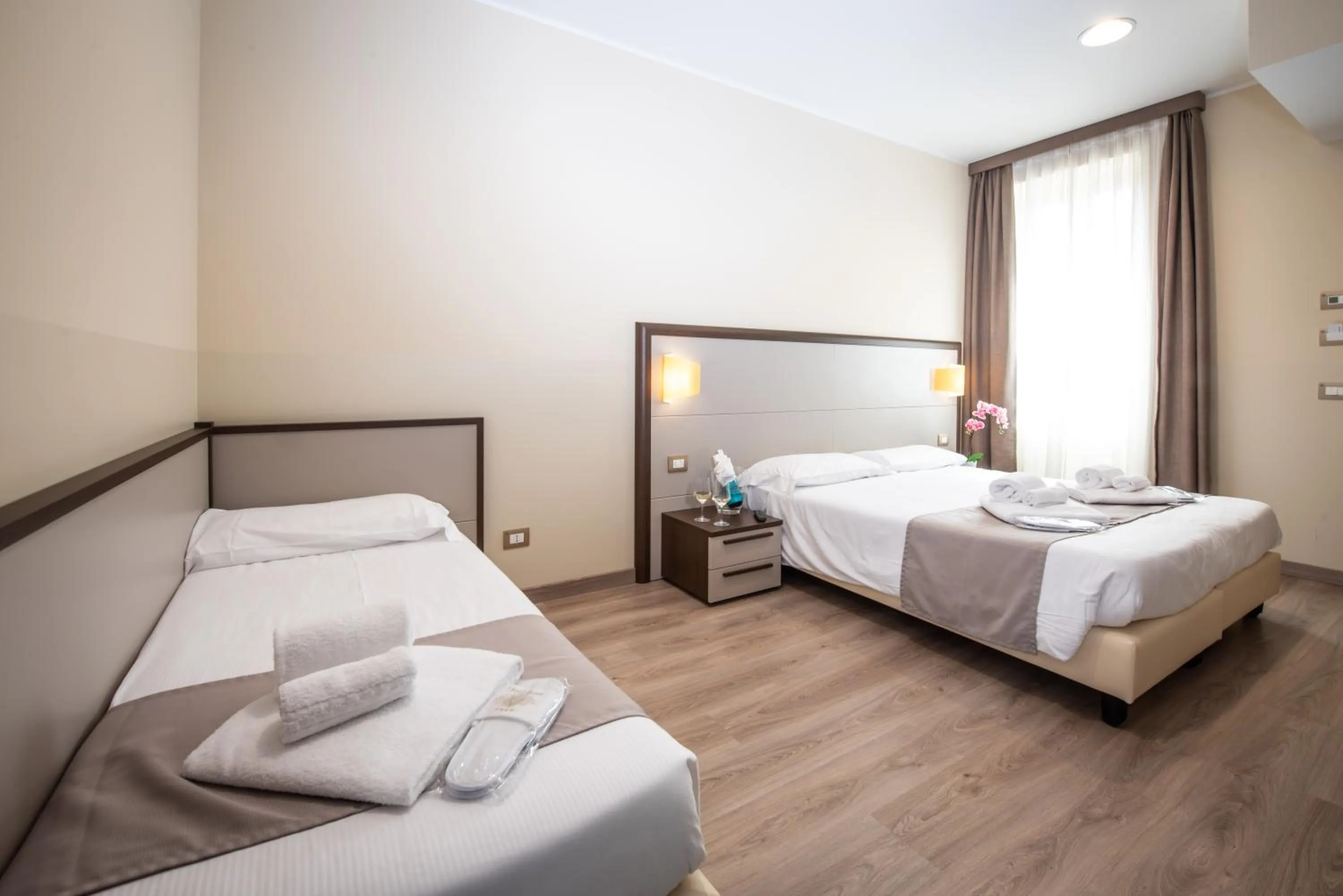 Superior Triple Room with Balcony in Hotel Rosa