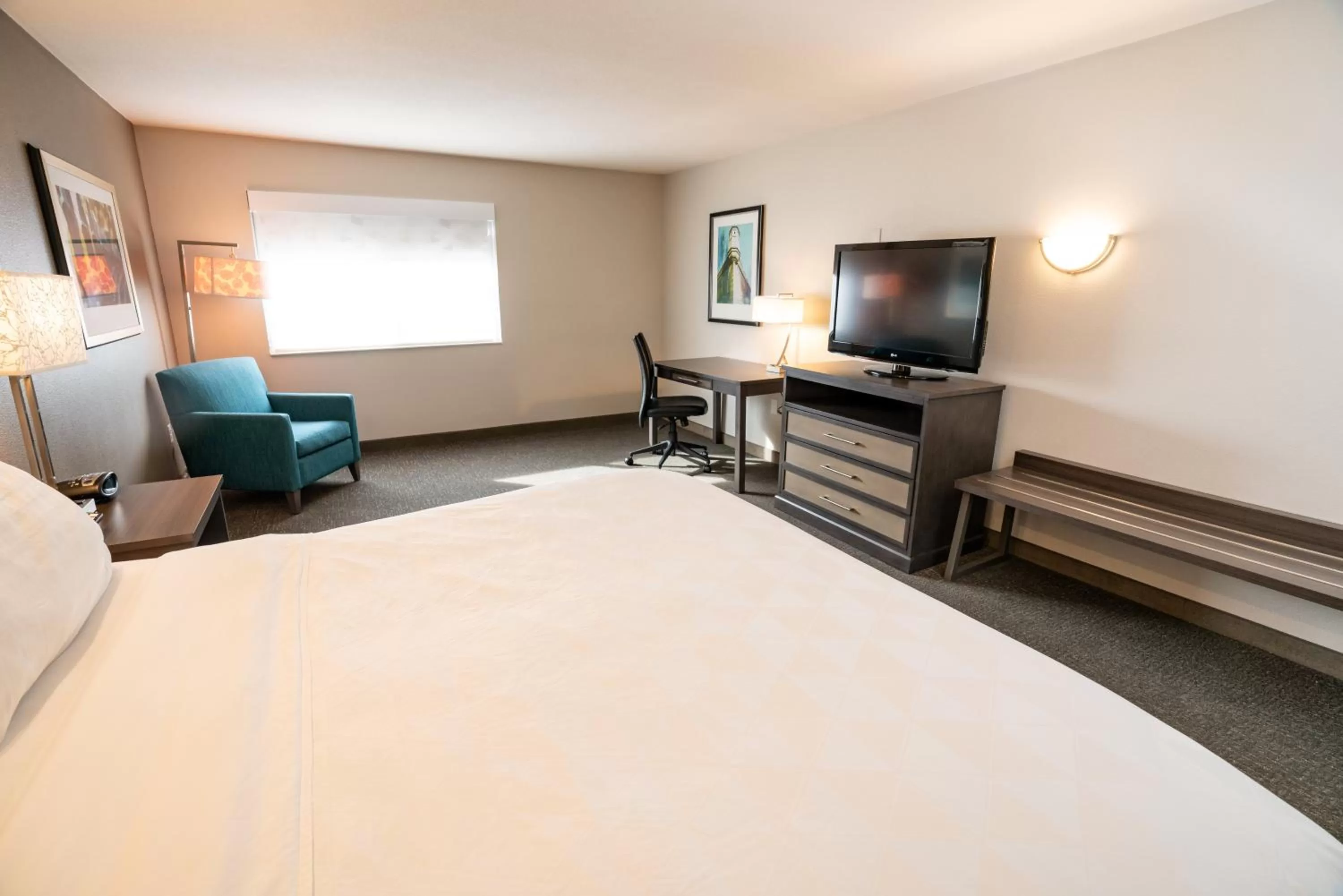 King Room with Sofa Bed - South Wing in Holiday Inn Kearney by IHG