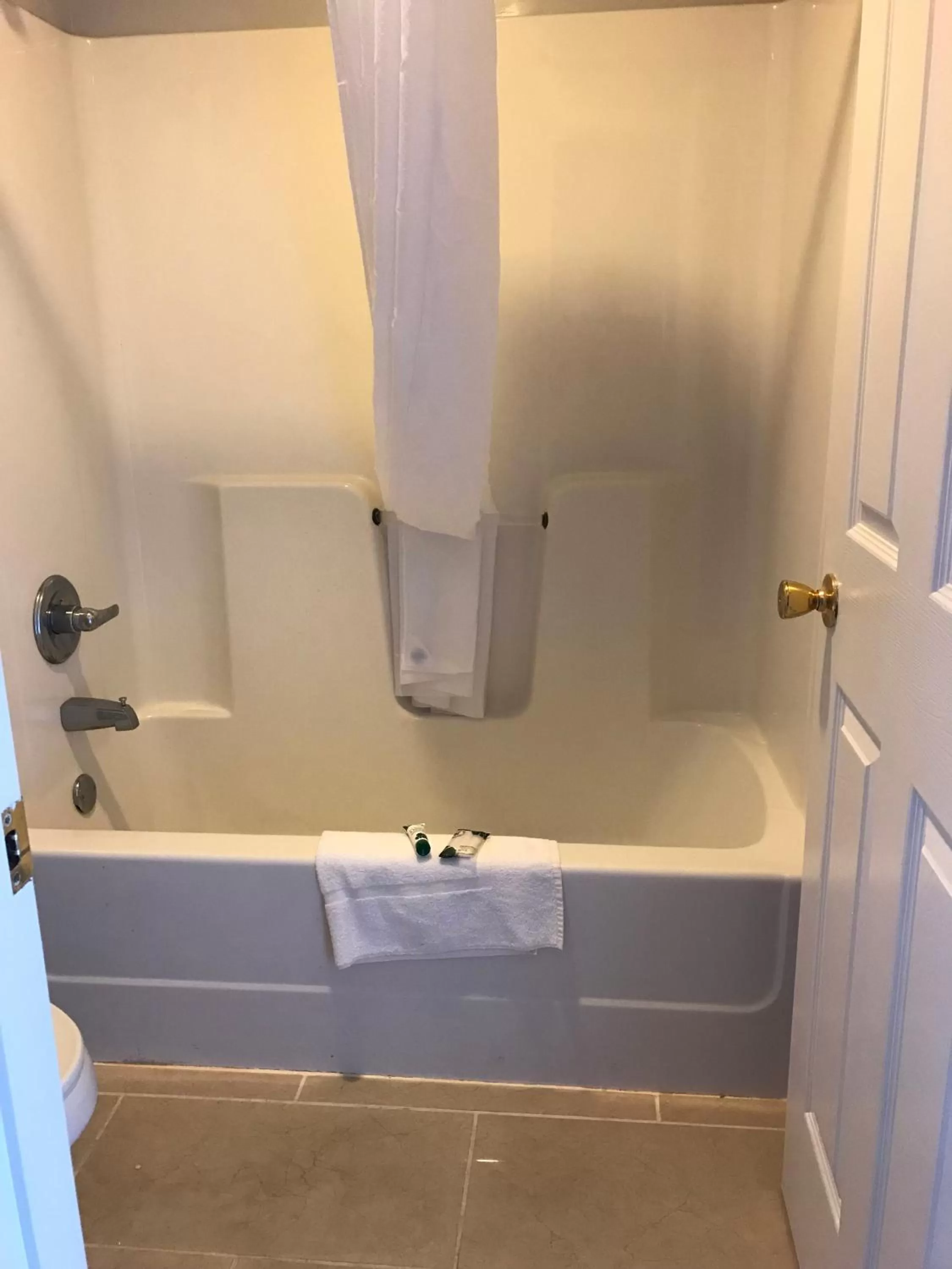 Standard Queen Room in Apple Valley Inn Pigeon Forge