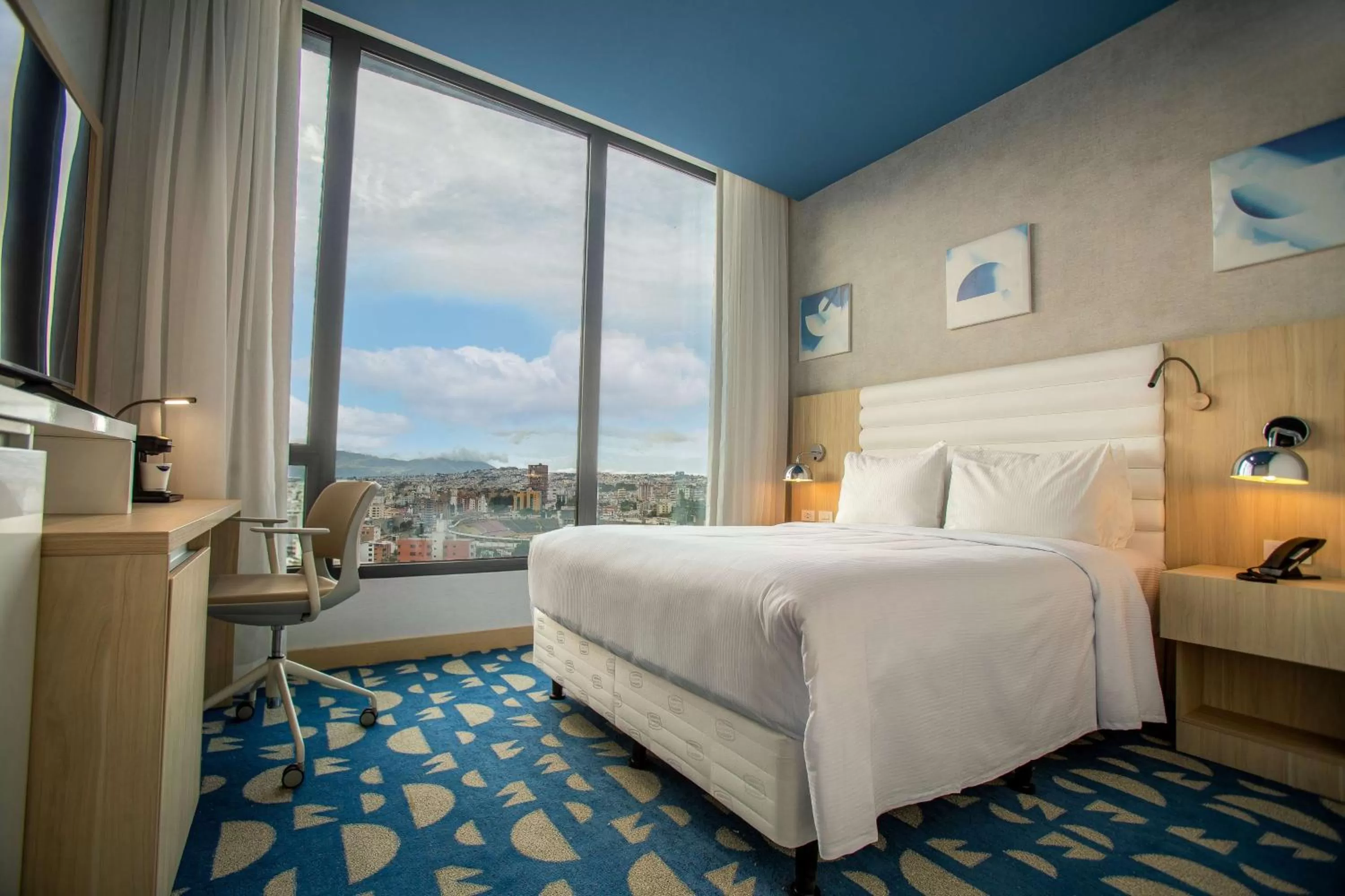 Queen Room - Non-Smoking in Hampton By Hilton Quito La Carolina Park