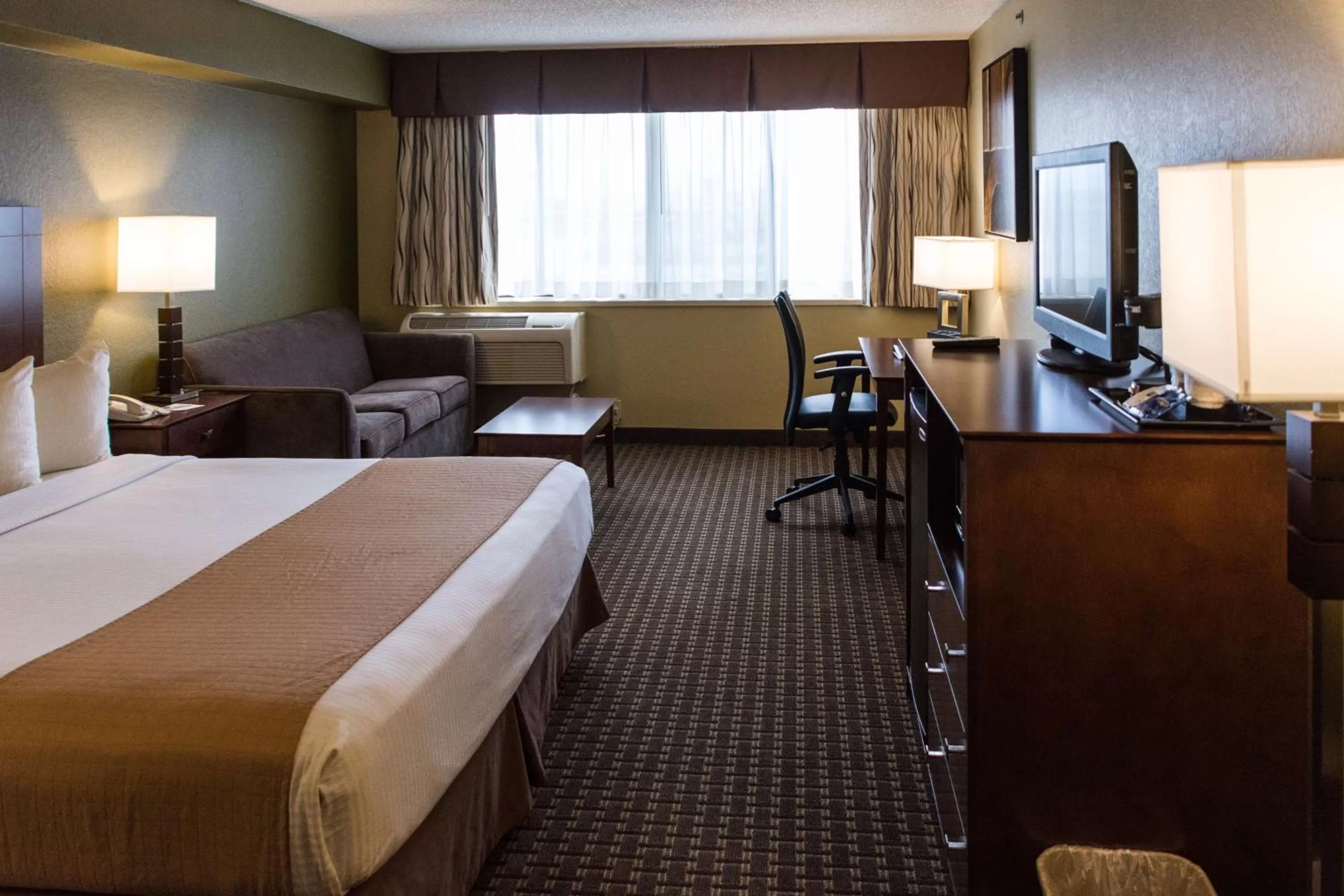 King Room - Disability Access Tub in Best Western Executive Inn Kenosha - Pleasant Prairie
