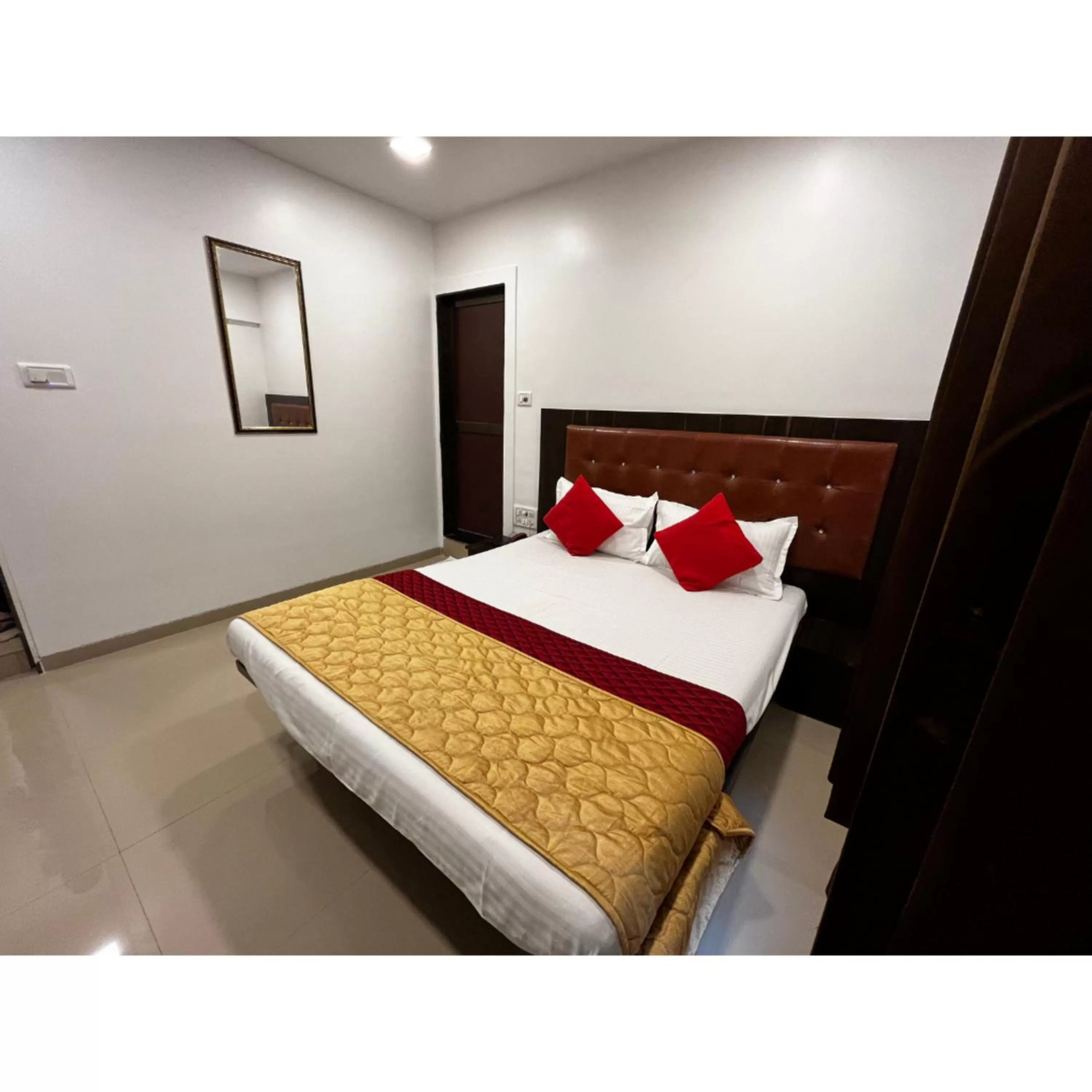 Superior Double Room in Hotel Borivali Executive - Near Borivali Railway Station