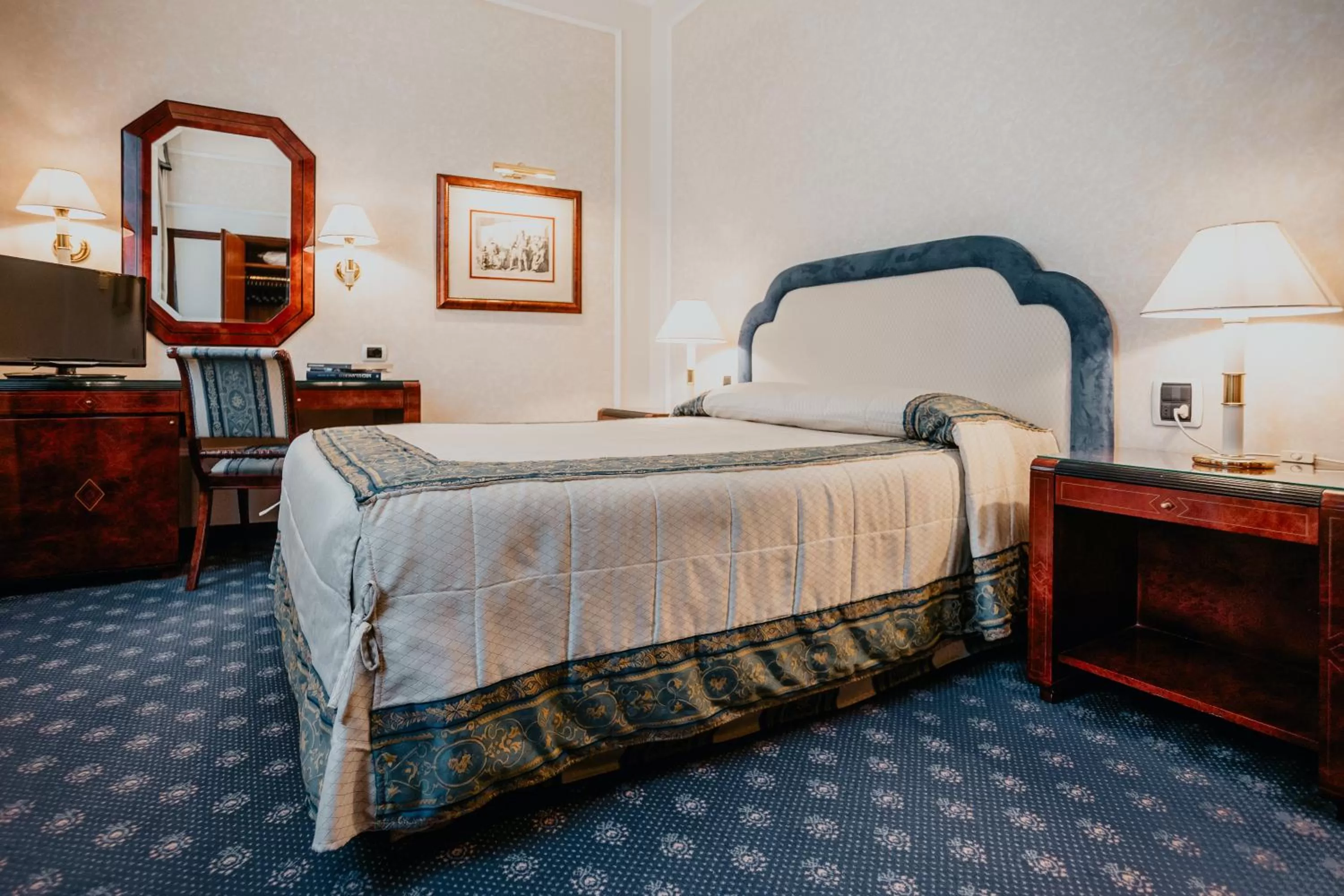 Classic Double or Twin Room in Hotel De La Ville