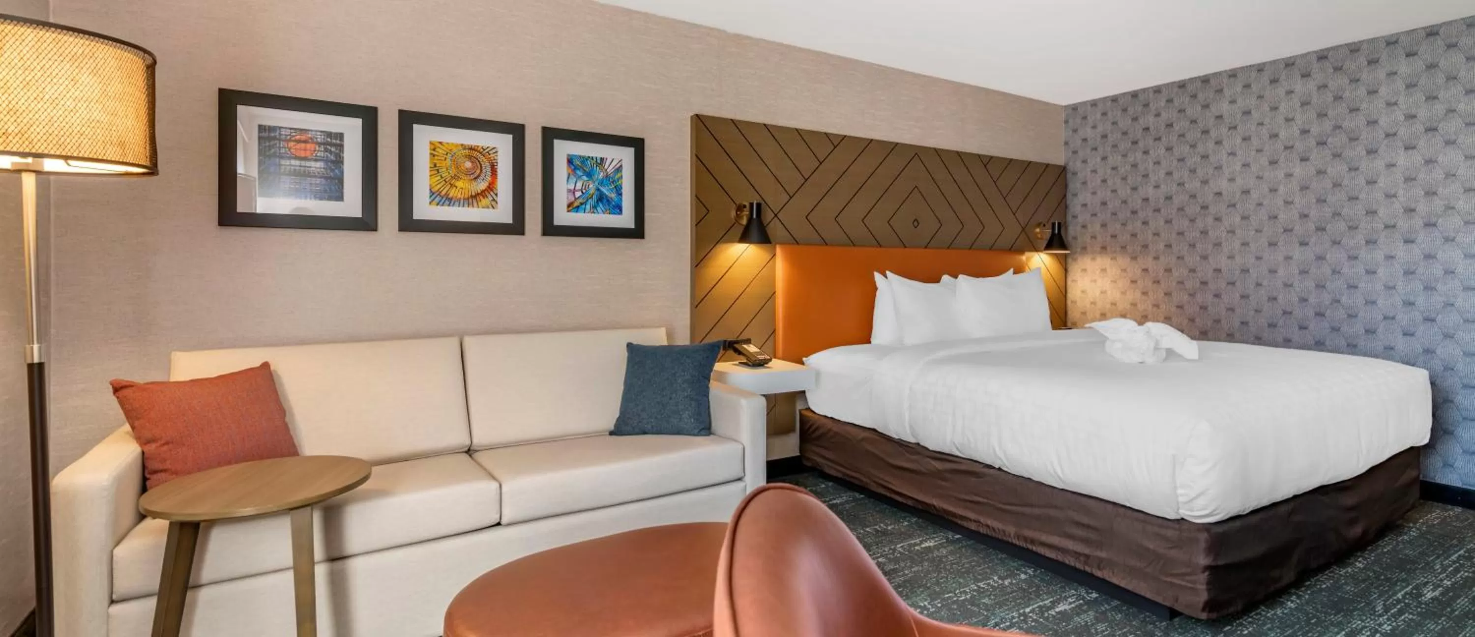 Deluxe King Room with Tub - Non-Smoking in Clarion Inn Nashua