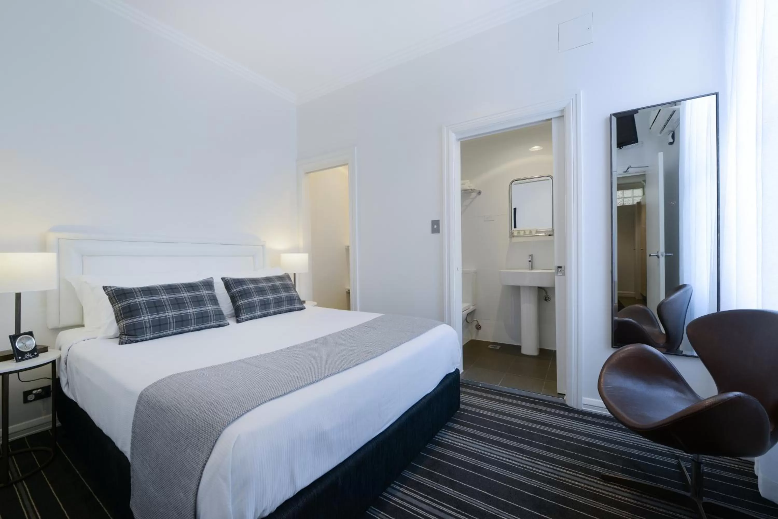 One-Bedroom Apartment in Perouse Randwick by Sydney Lodges