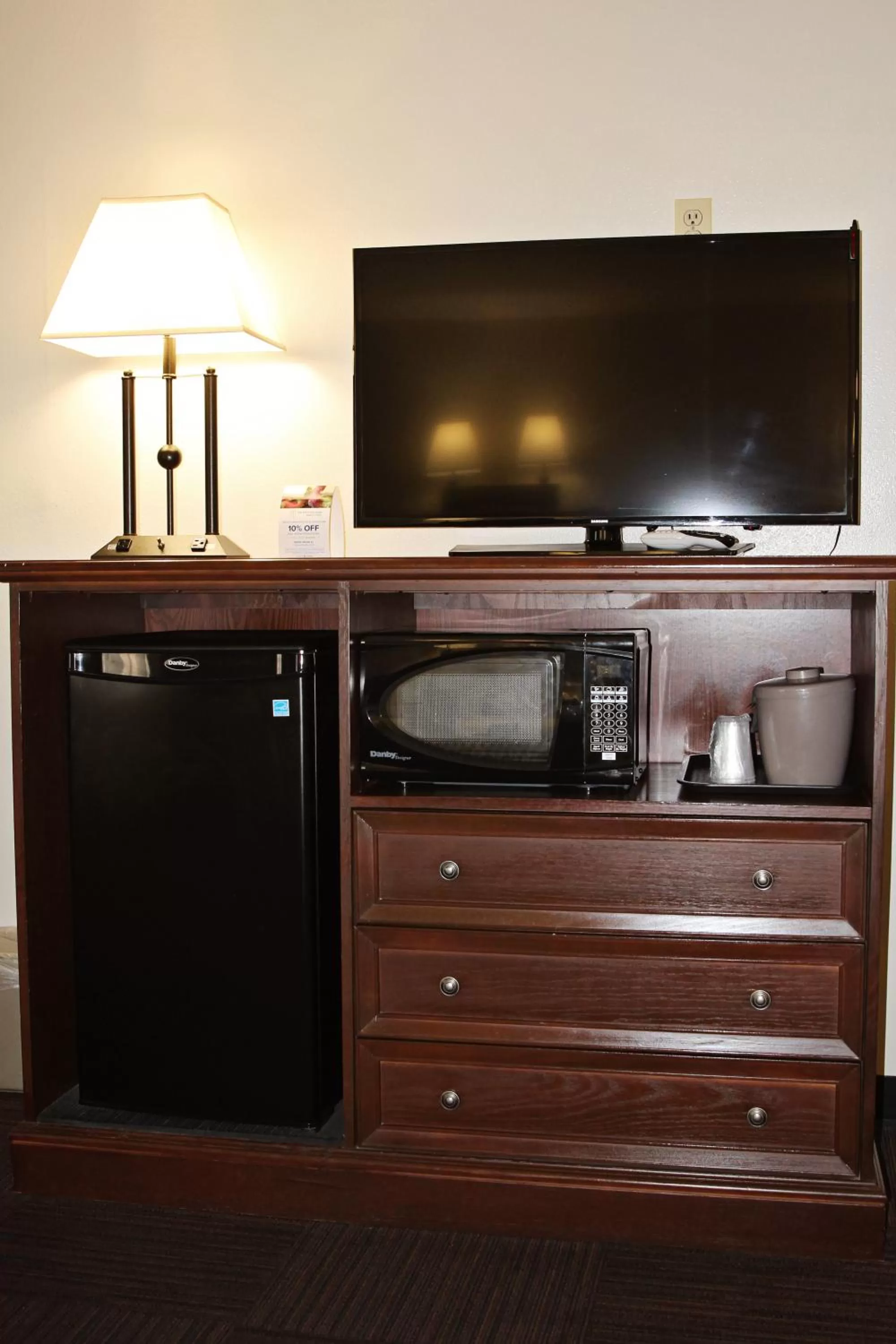 Queen Room with Two Queen Beds in Bowen Motel