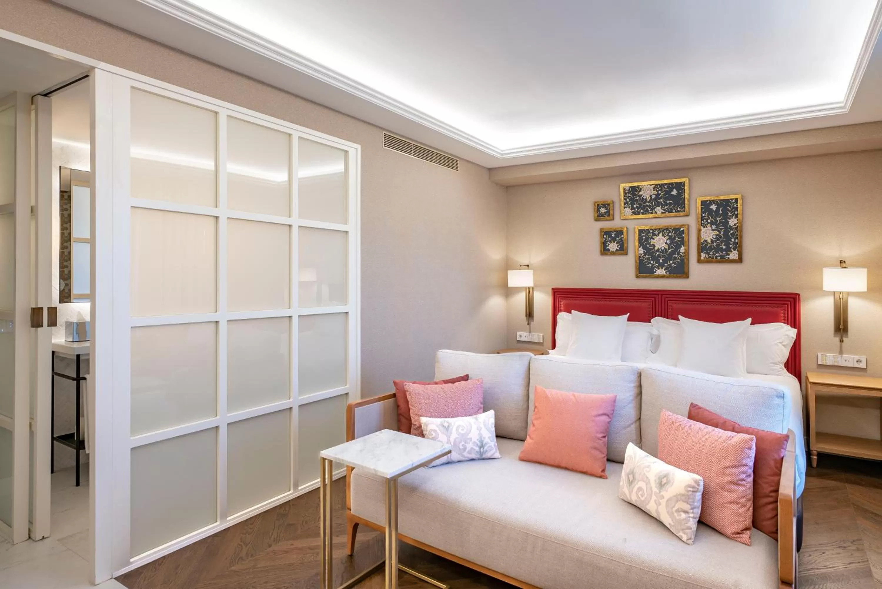 Superior Double Room with Balcony in Vincci Molviedro