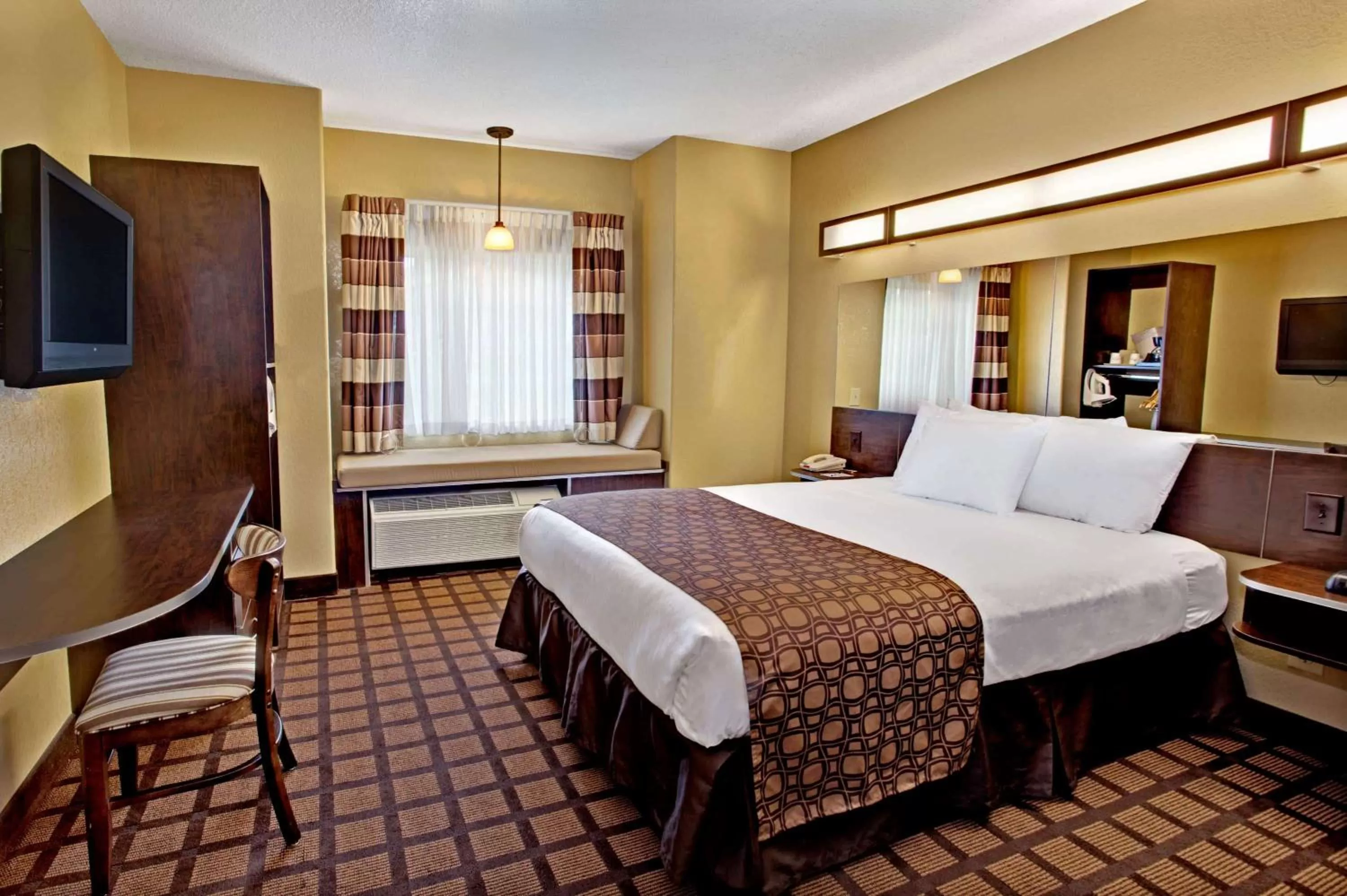 Queen Room - Non-Smoking in Microtel Inn & Suites - Cartersville