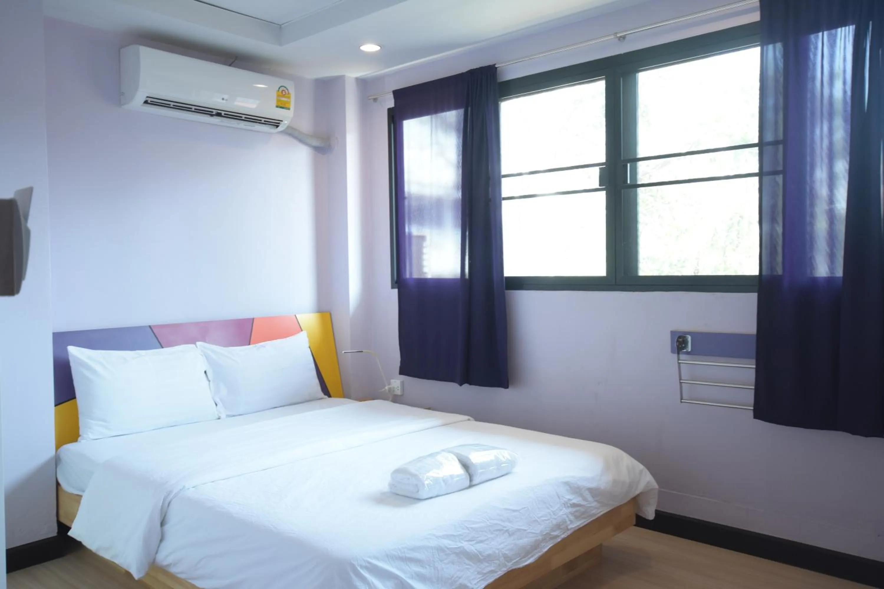 Double Room with Shared Bathroom in Room@Vipa