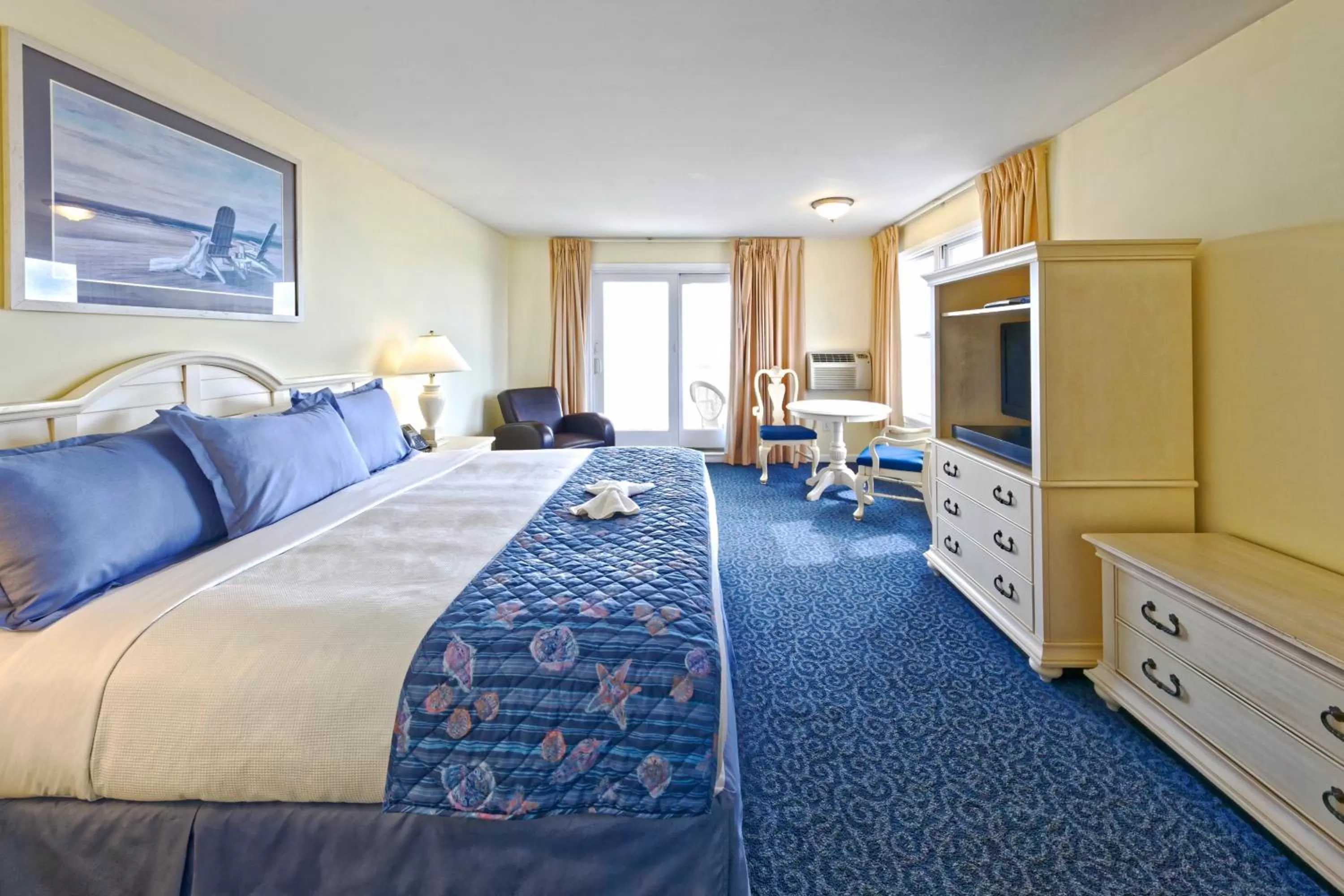 Oceanfront King Room - First Floor in Drifting Sands Oceanfront Hotel